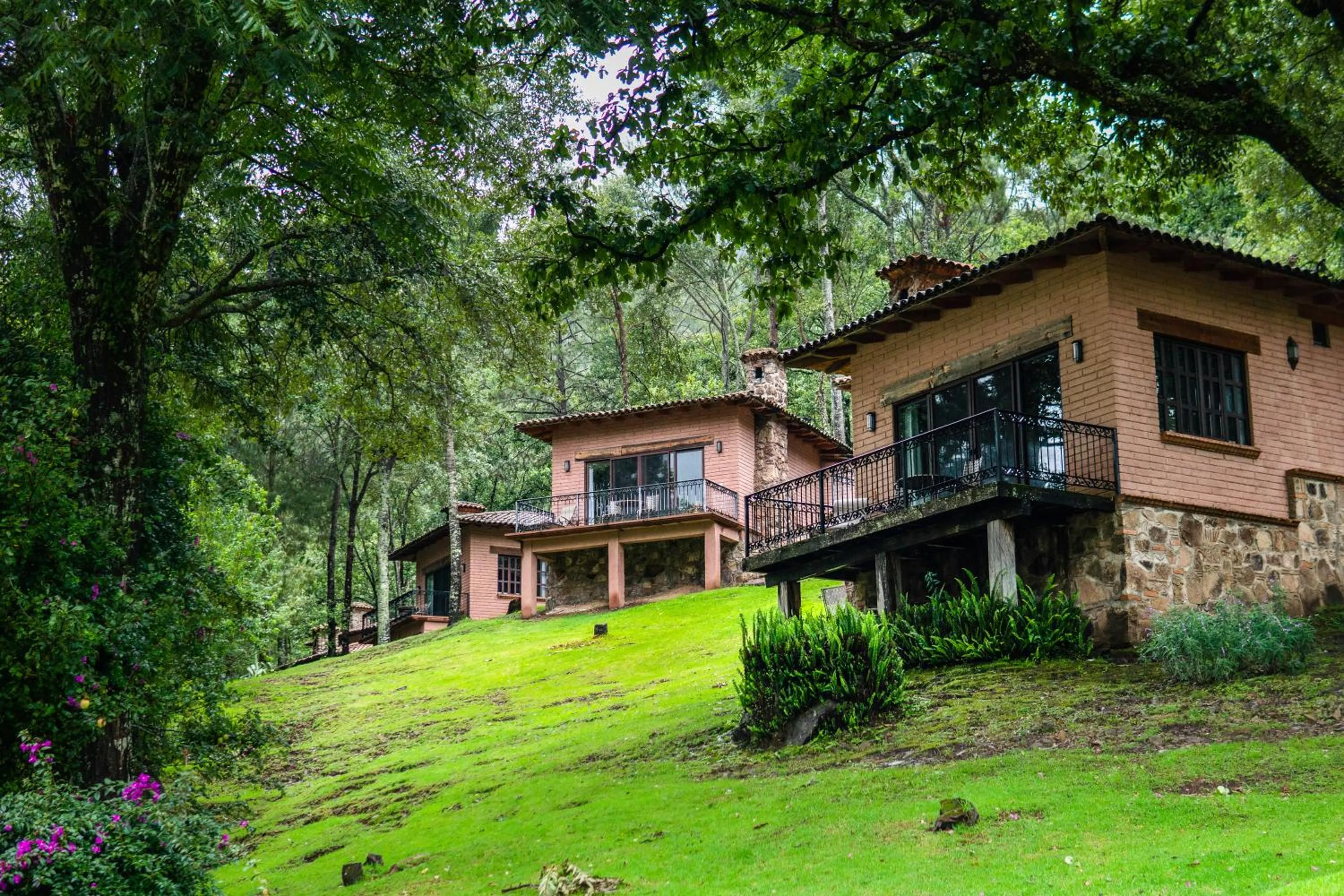 Property building in Sierra Lago