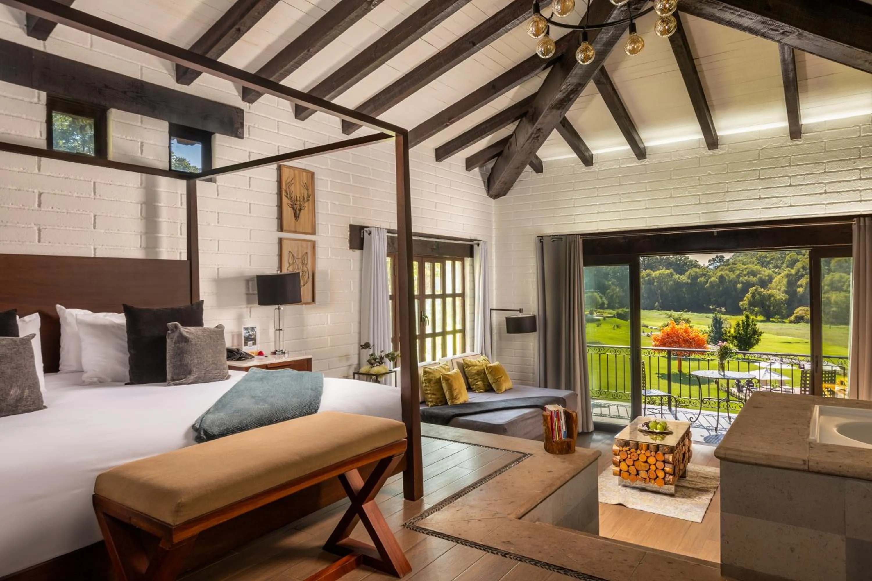 Bedroom, Bed in Sierra Lago