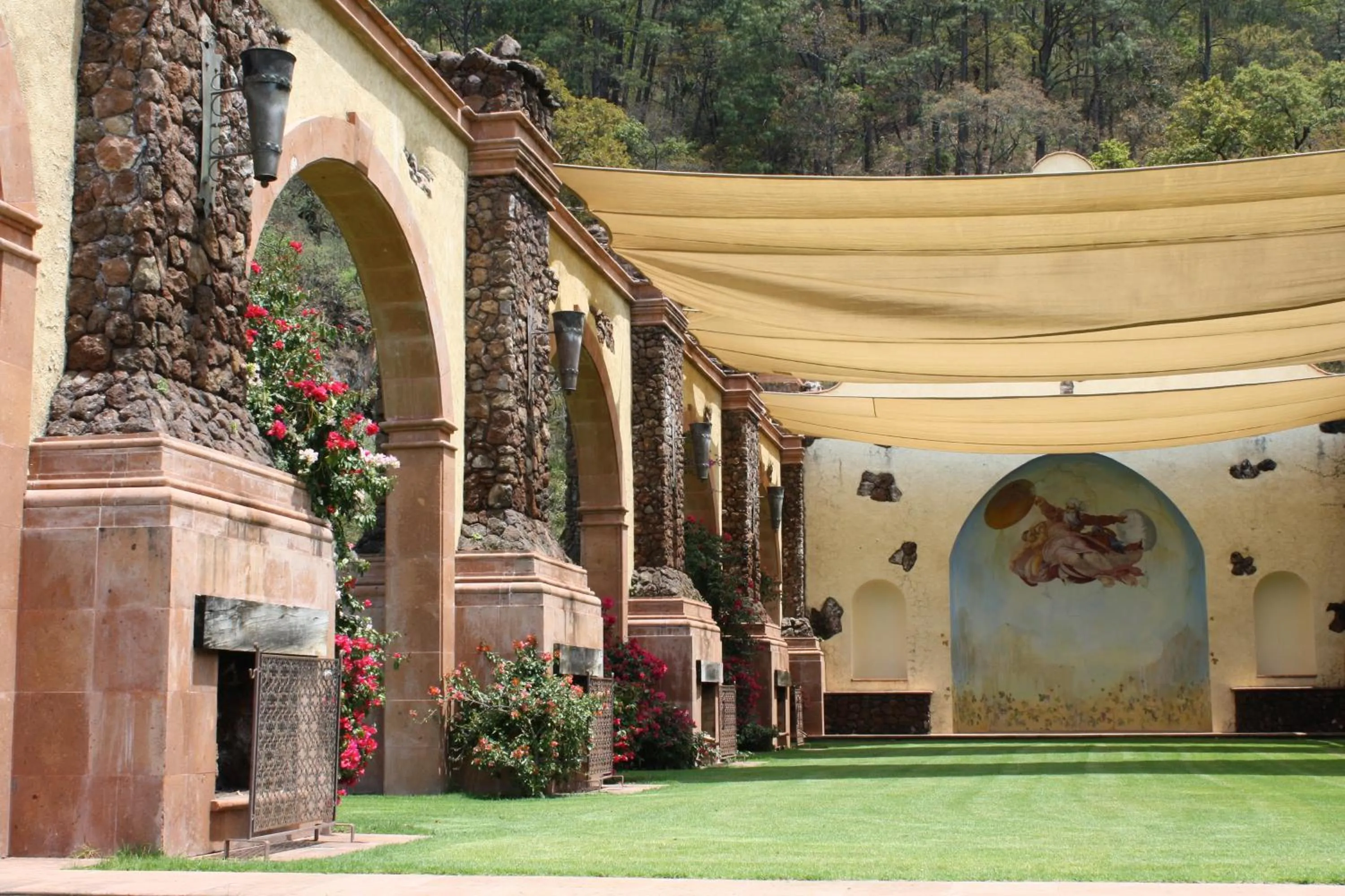 Property building in Sierra Lago