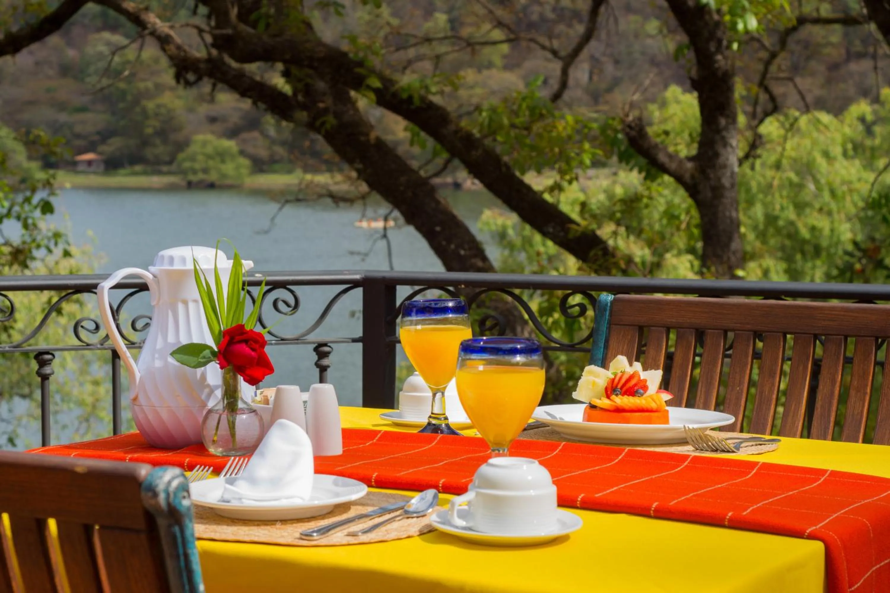 Restaurant/places to eat in Sierra Lago