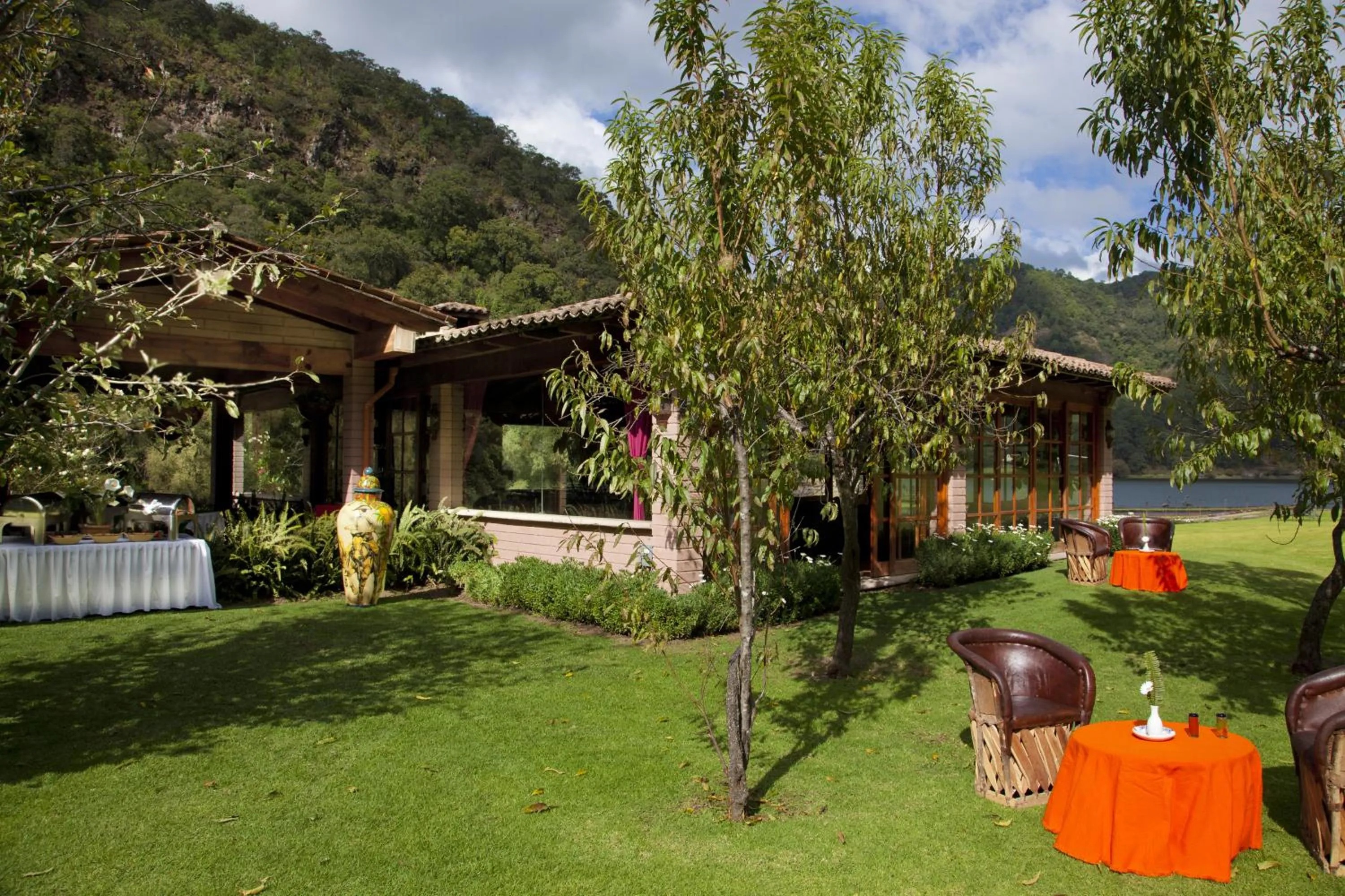 Restaurant/places to eat in Sierra Lago