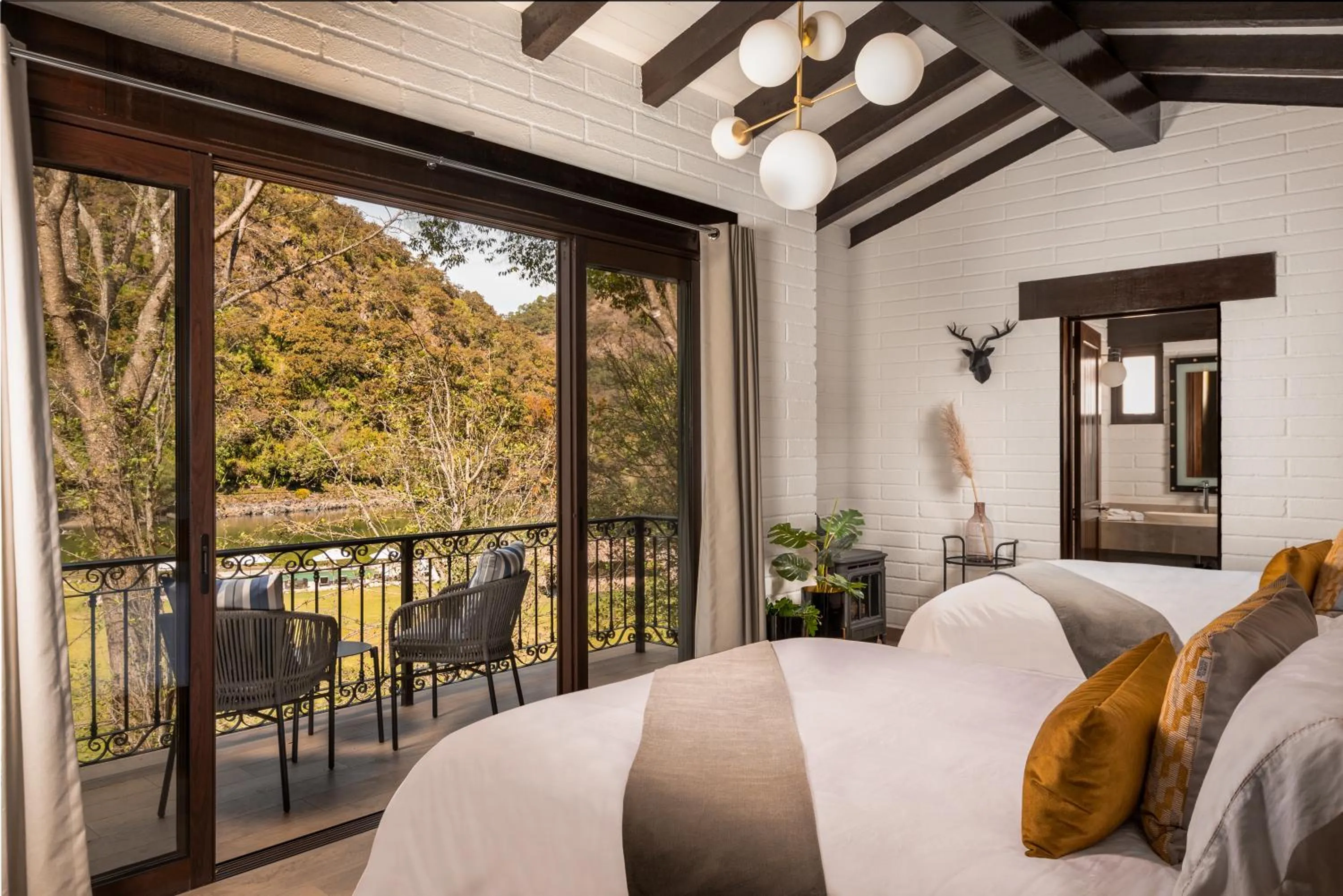 View (from property/room), Bed in Sierra Lago