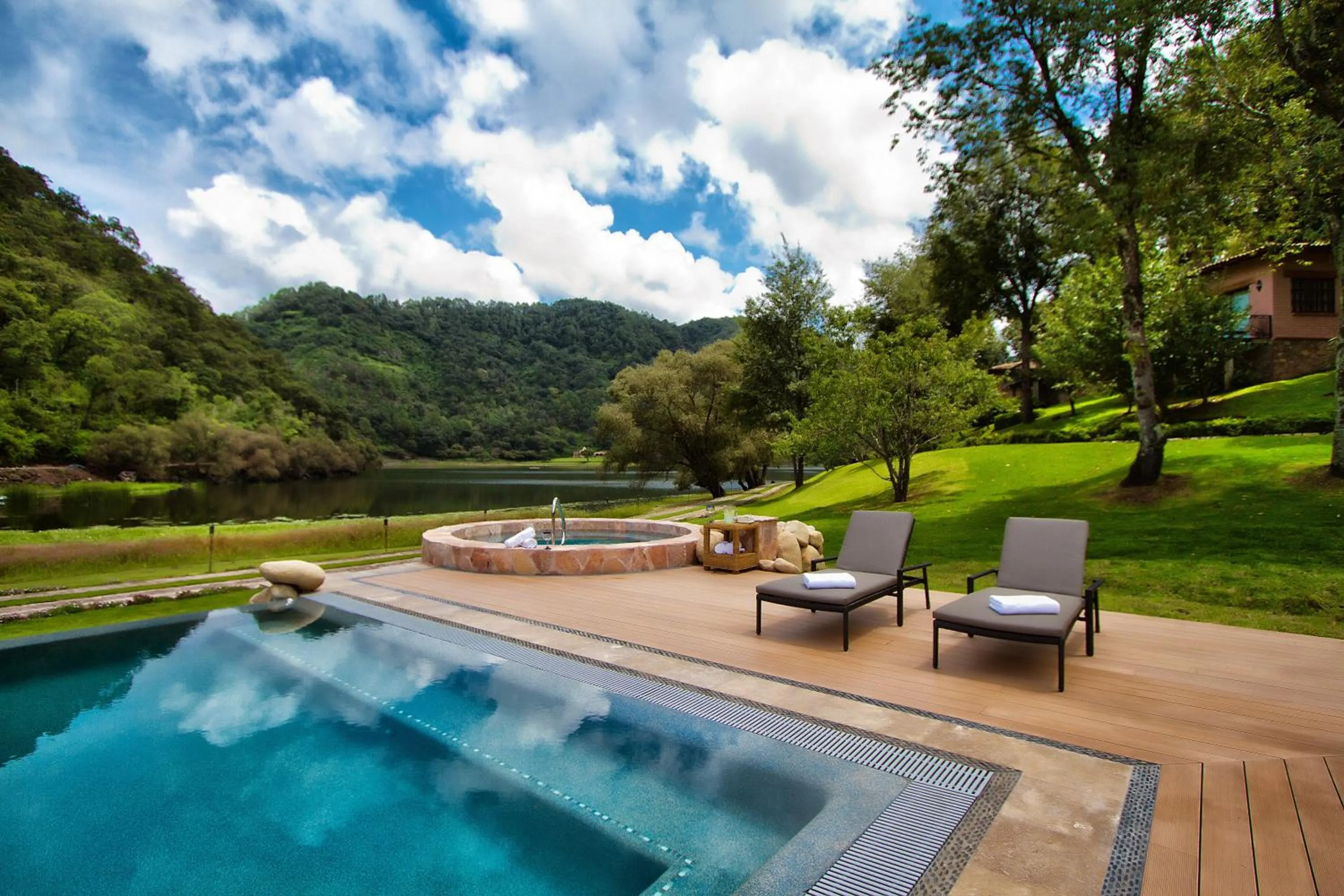 Swimming pool in Sierra Lago