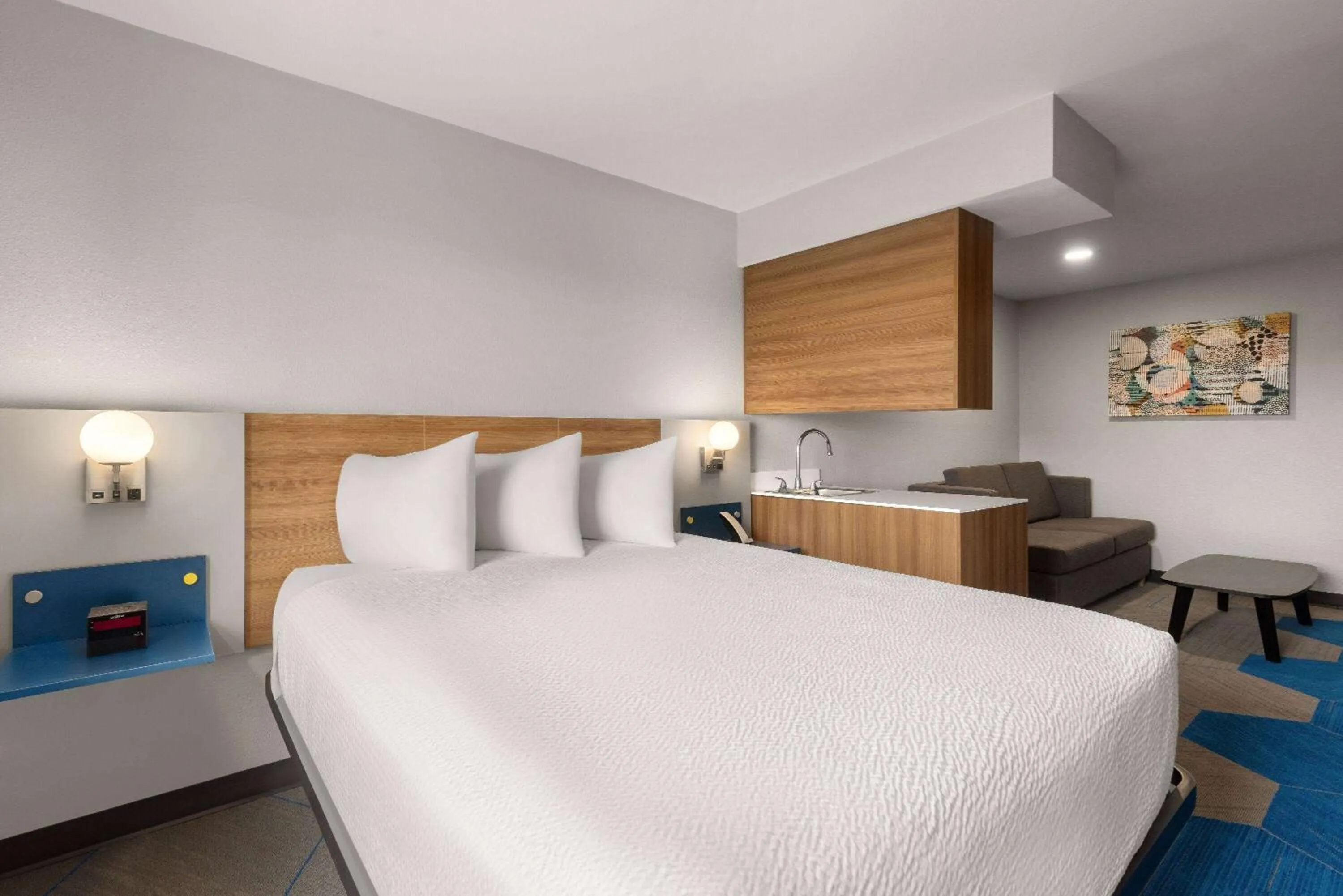 Photo of the whole room, Bed in Microtel Inn and Suites Independence