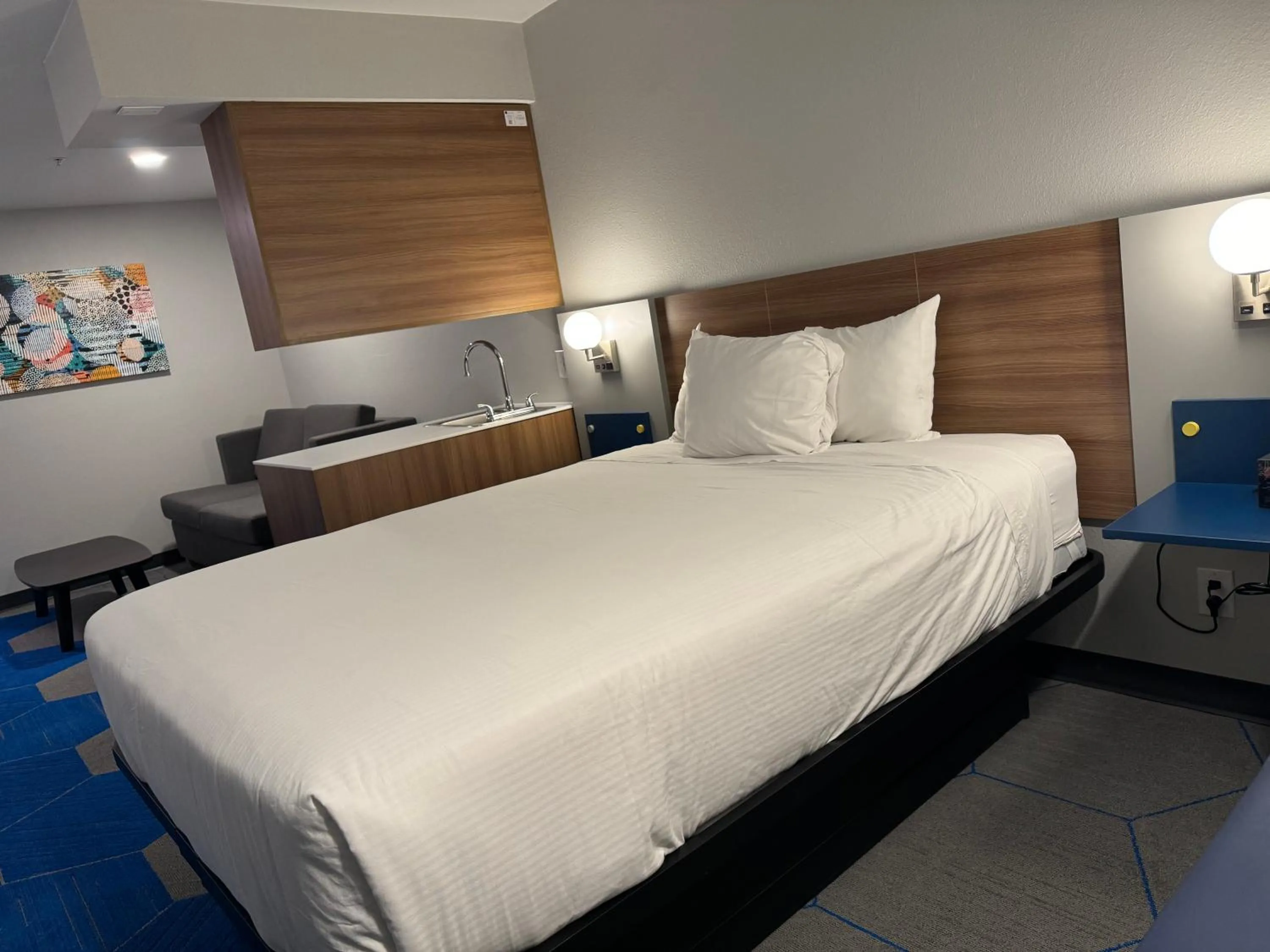 Bedroom, Bed in Microtel Inn and Suites Independence