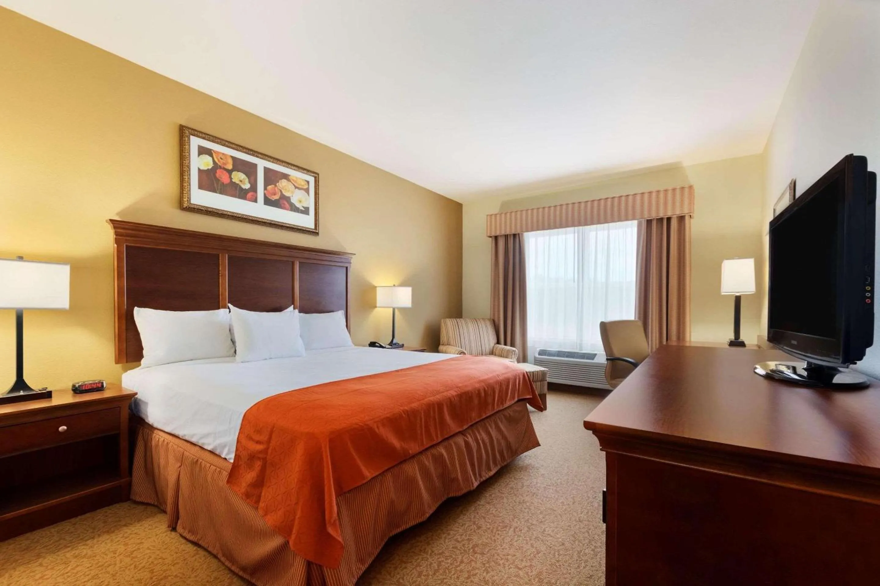 Bedroom, Bed in Country Inn & Suites by Radisson, Texarkana, TX