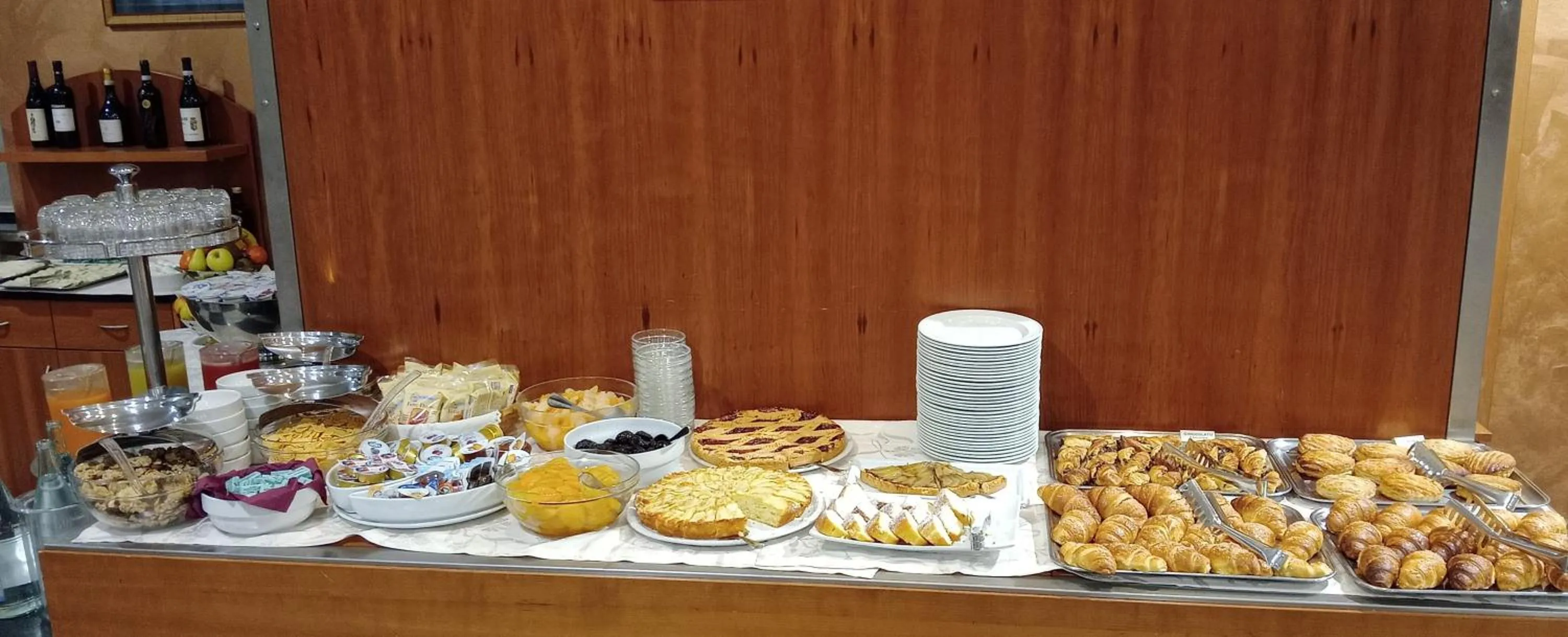 Buffet breakfast in Hotel Brindor