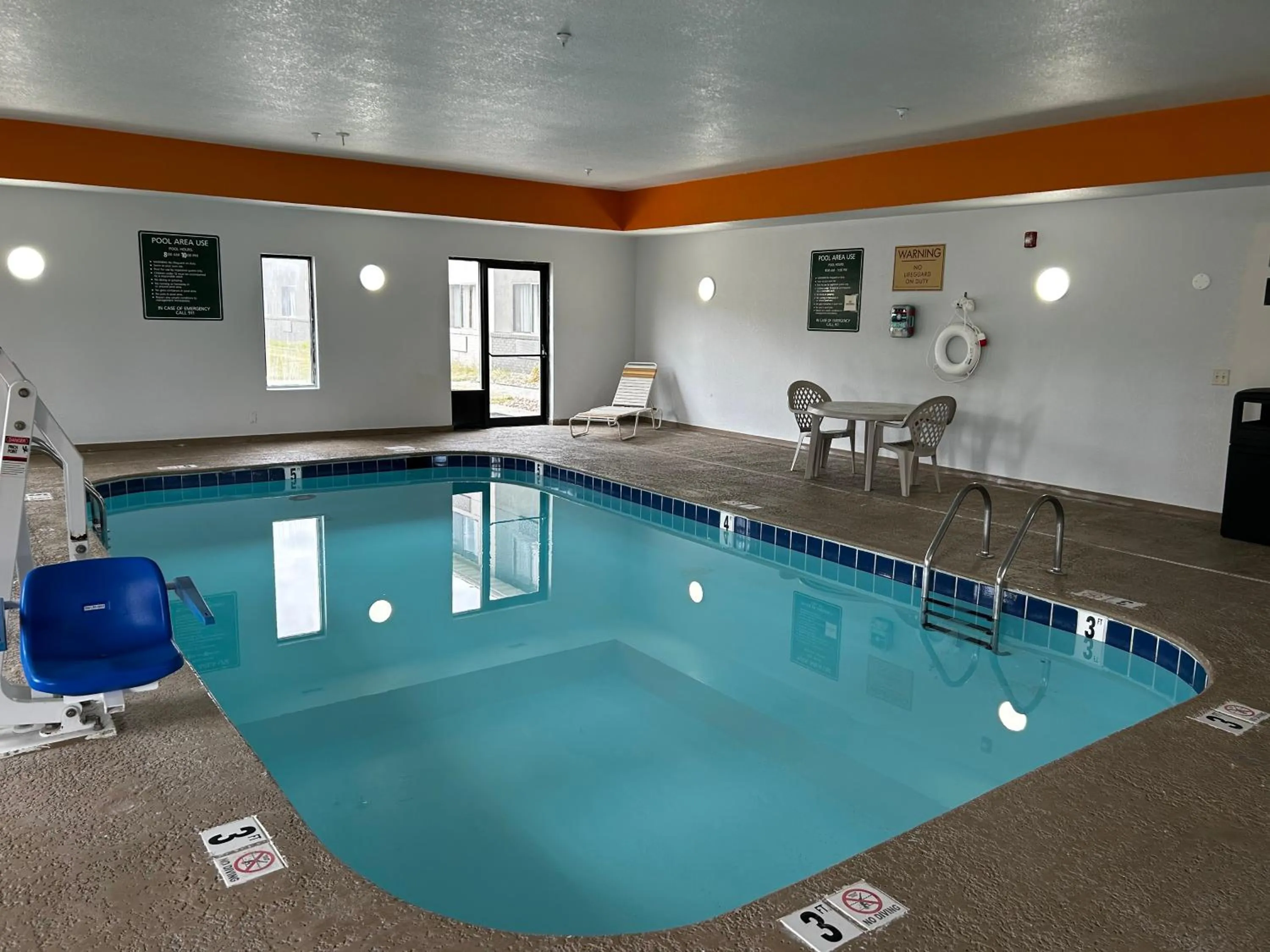 Swimming pool in Super 8 by Wyndham Ankeny/Des Moines Area