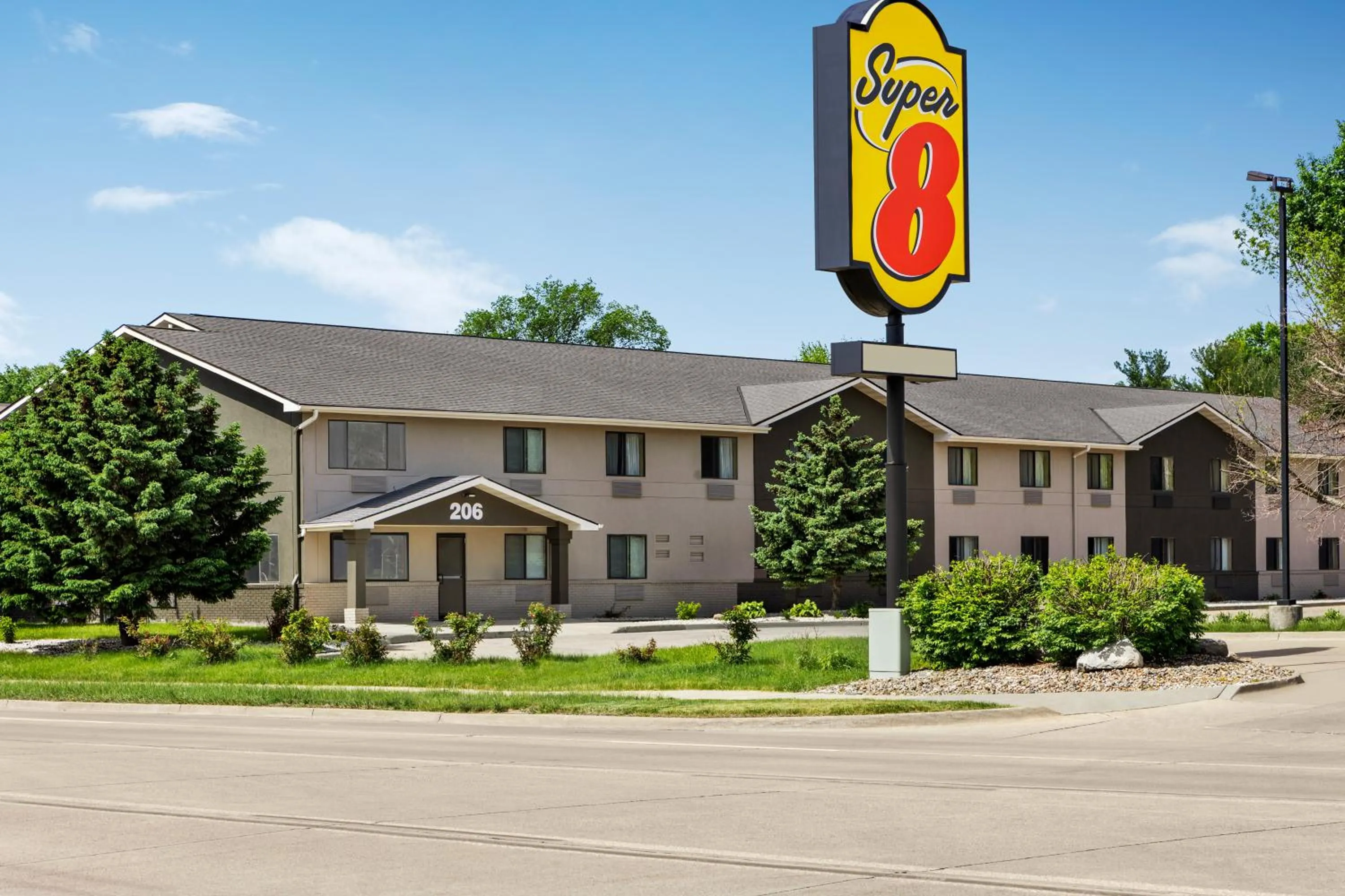 Property building in Super 8 by Wyndham Ankeny/Des Moines Area