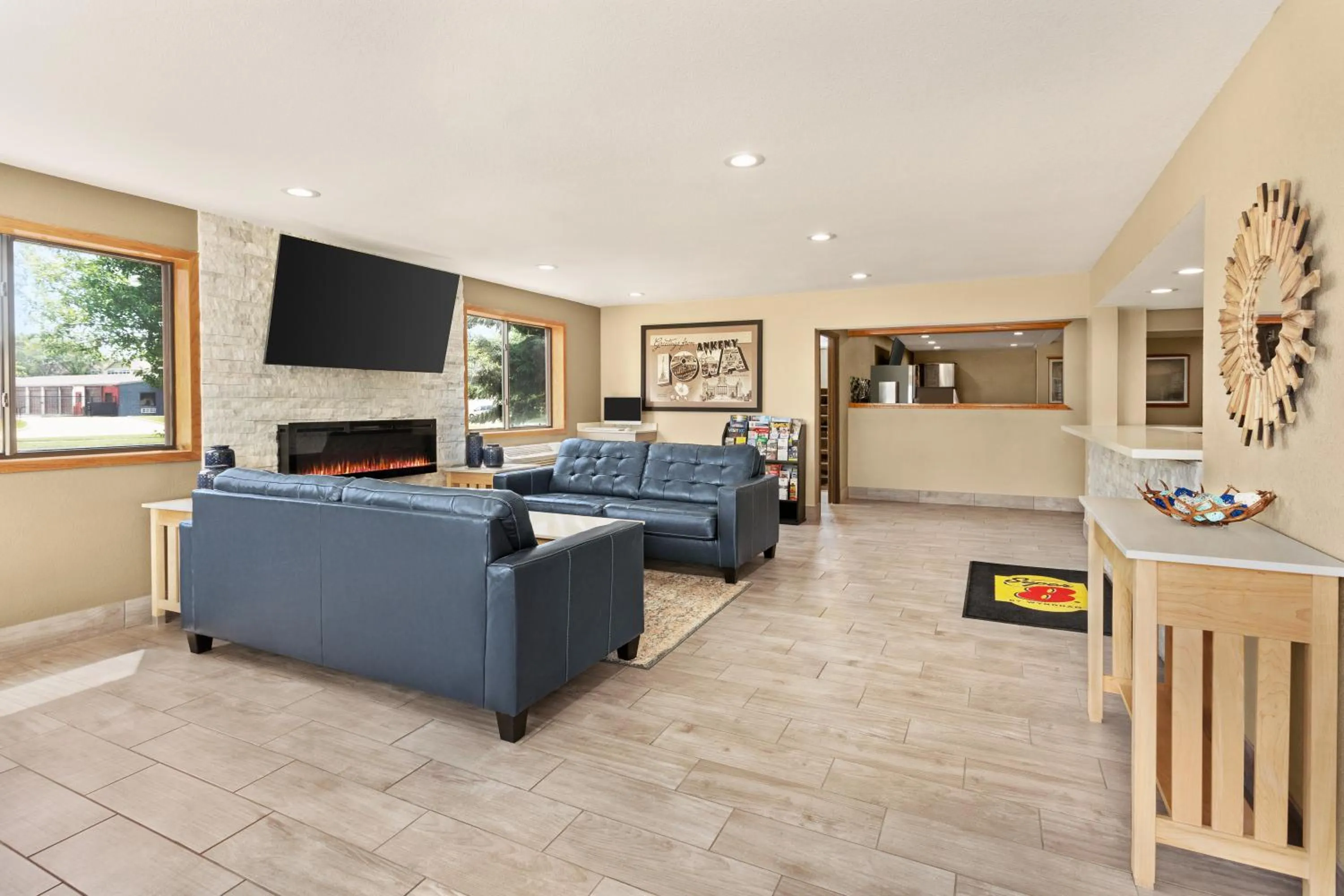 Seating area in Super 8 by Wyndham Ankeny/Des Moines Area