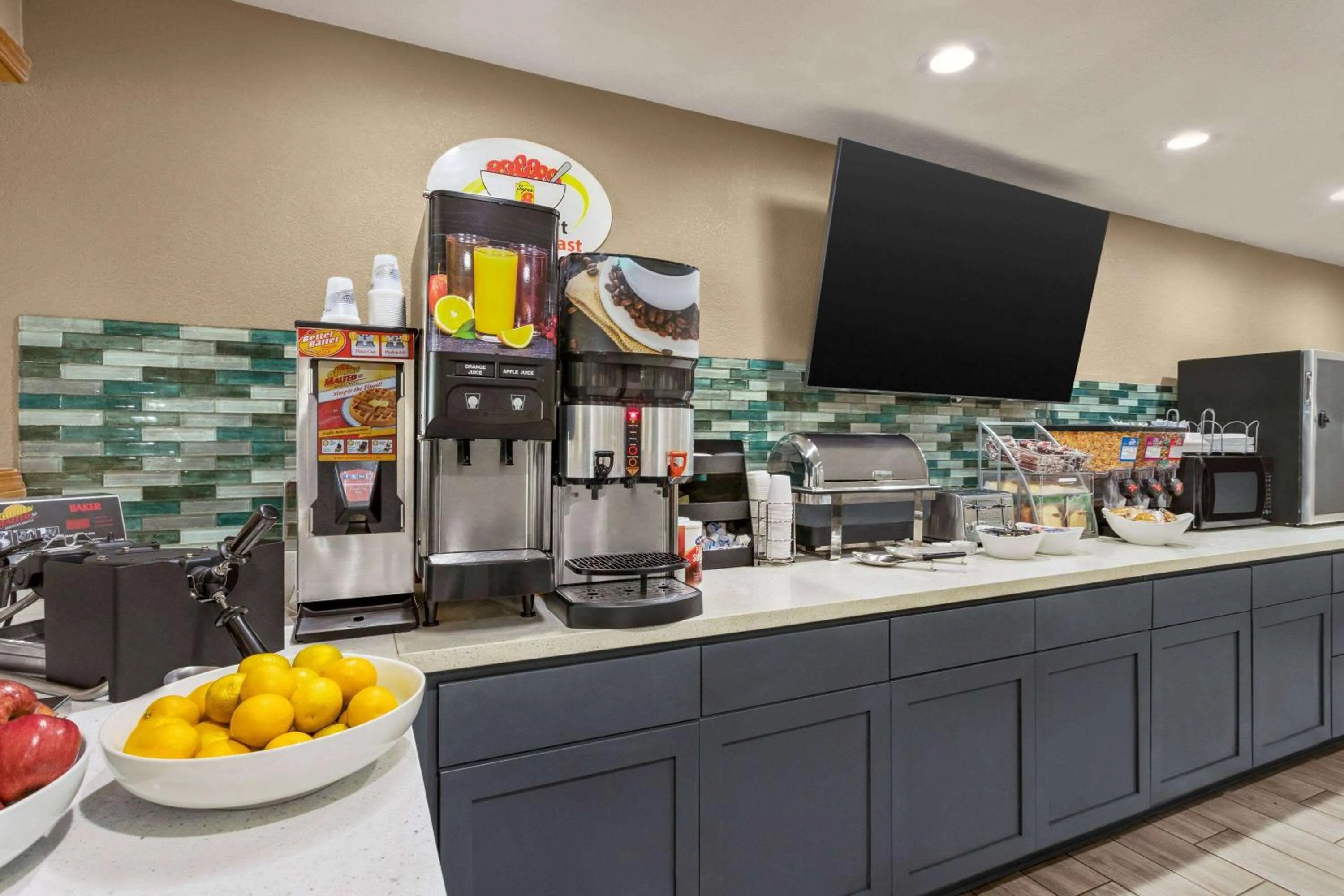 Breakfast in Super 8 by Wyndham Ankeny/Des Moines Area