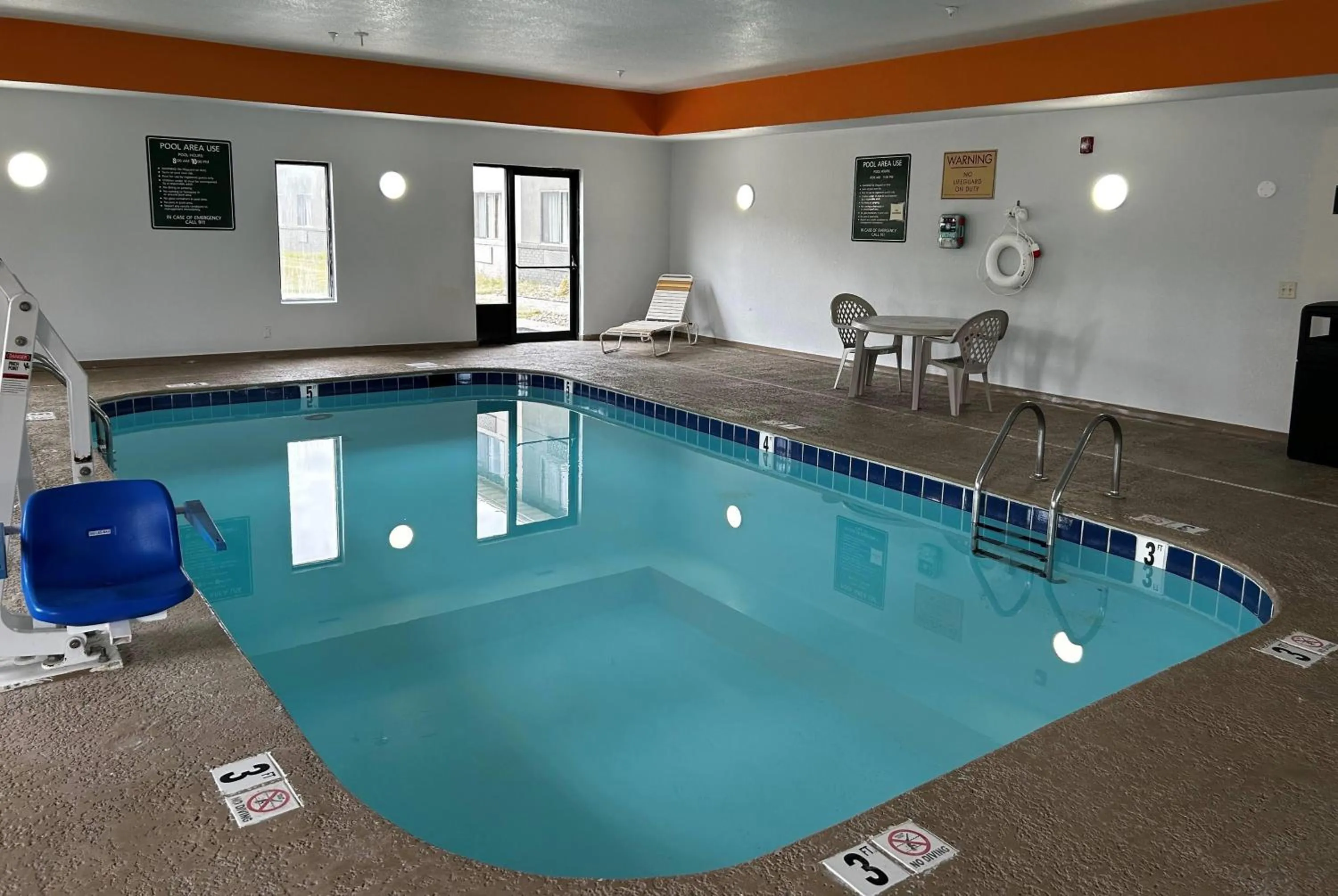 Swimming pool in Super 8 by Wyndham Ankeny/Des Moines Area