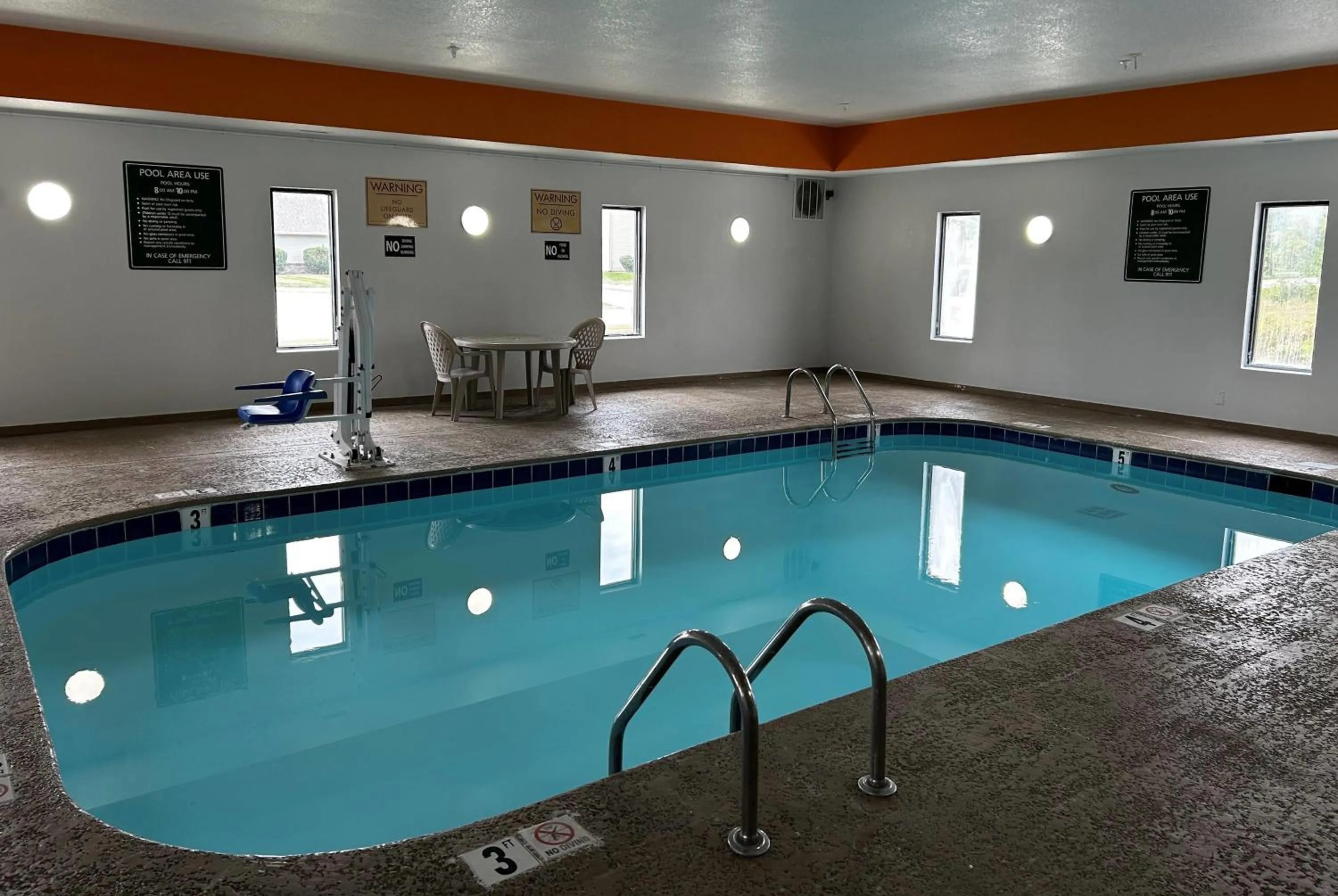 Swimming pool in Super 8 by Wyndham Ankeny/Des Moines Area