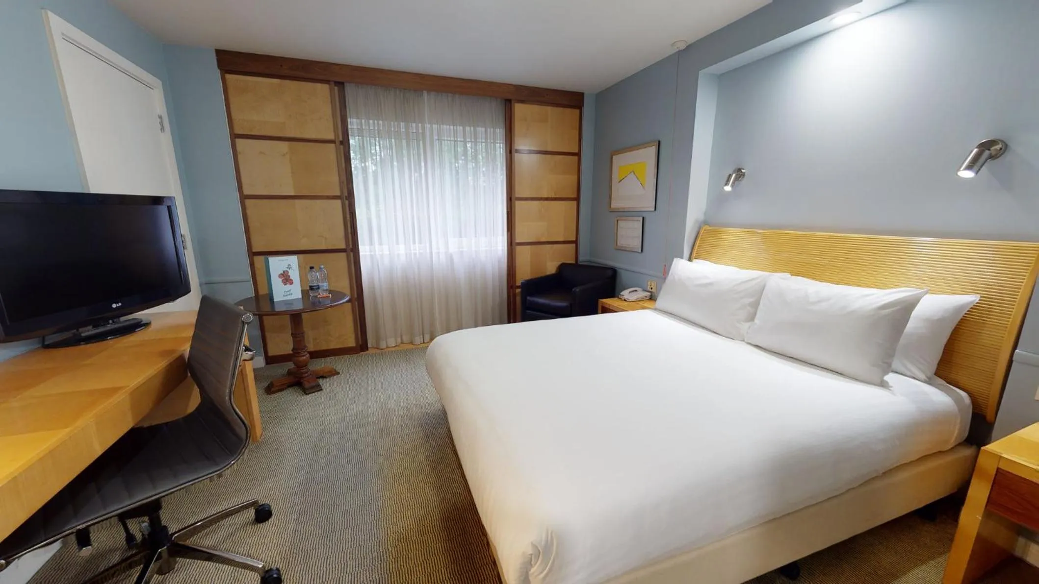 Photo of the whole room, Bed in Holiday Inn Cambridge by IHG