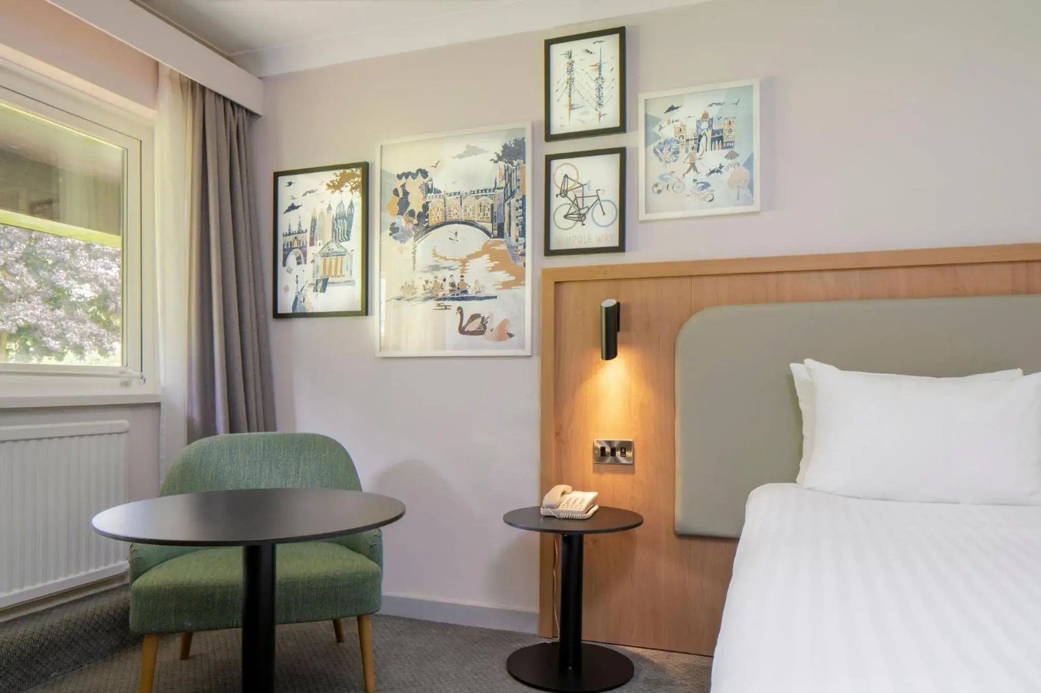 Standard King Room in Holiday Inn Cambridge by IHG Standard King Room in Holiday Inn Cambridge by IHG