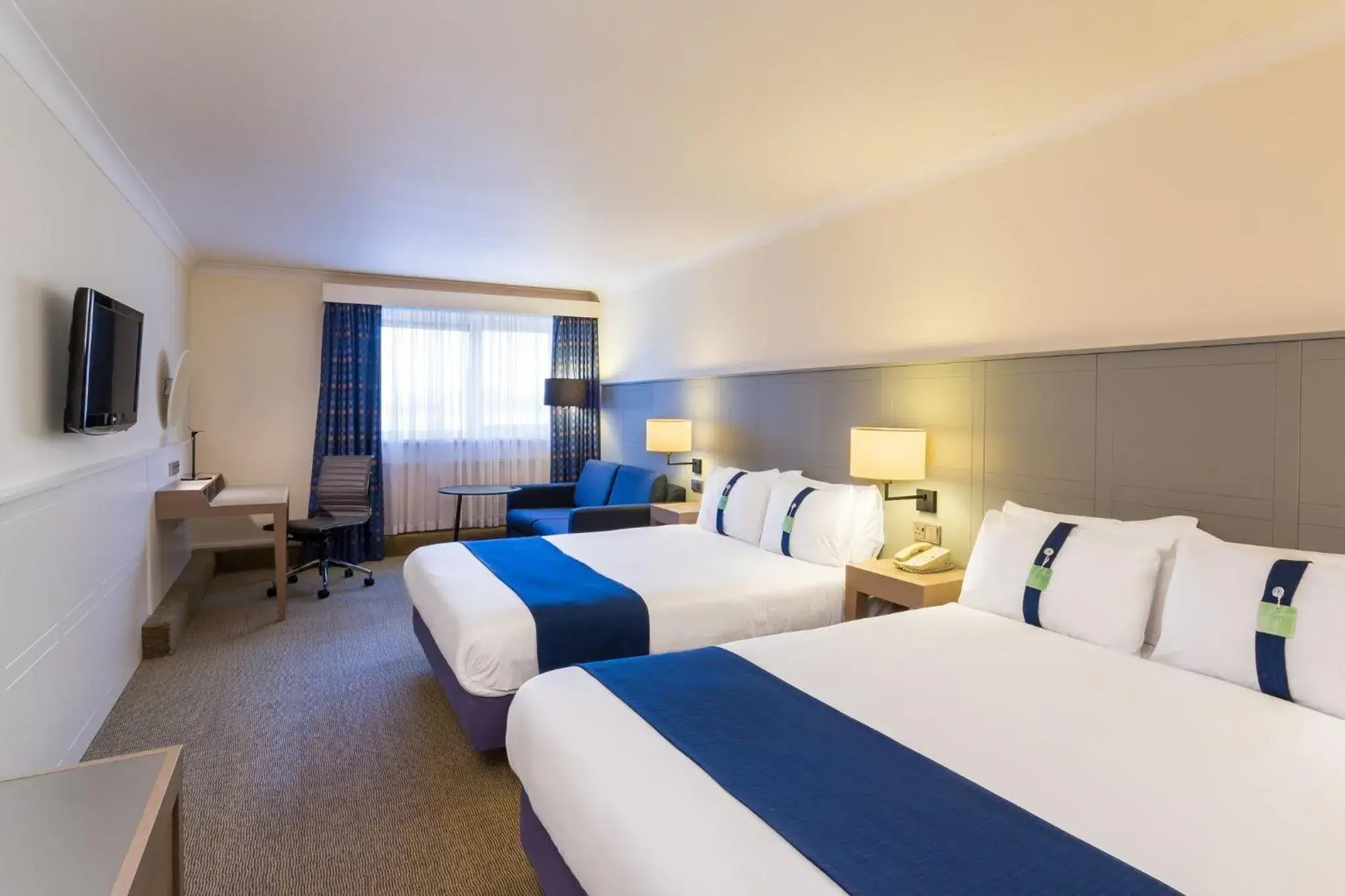 Standard King Room with Two King Beds and Sofa Bed in Holiday Inn Cambridge by IHG Standard King Room with Two King Beds and Sofa Bed in Holiday Inn Cambridge by IHG