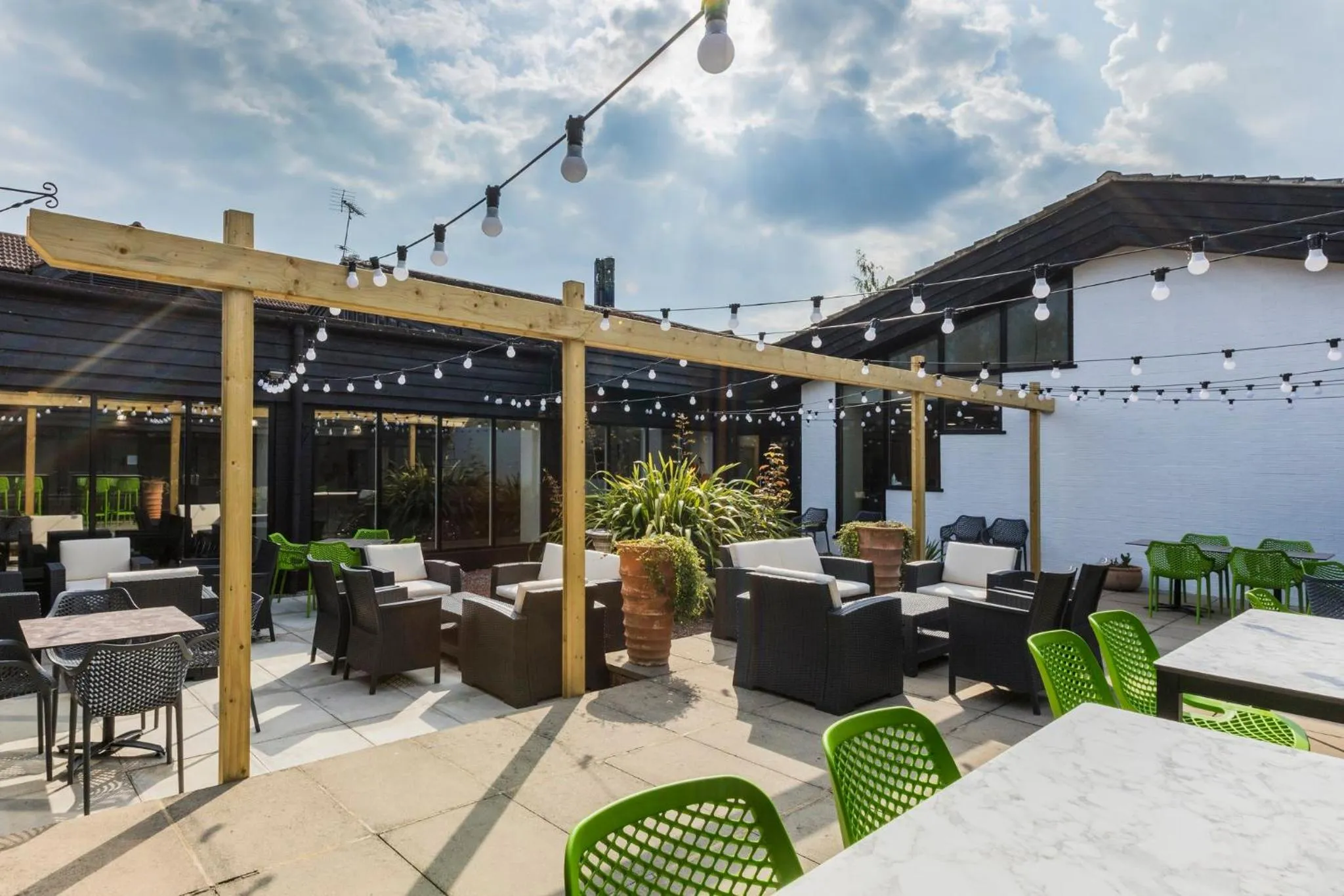 Lobby or reception in Holiday Inn Cambridge by IHG