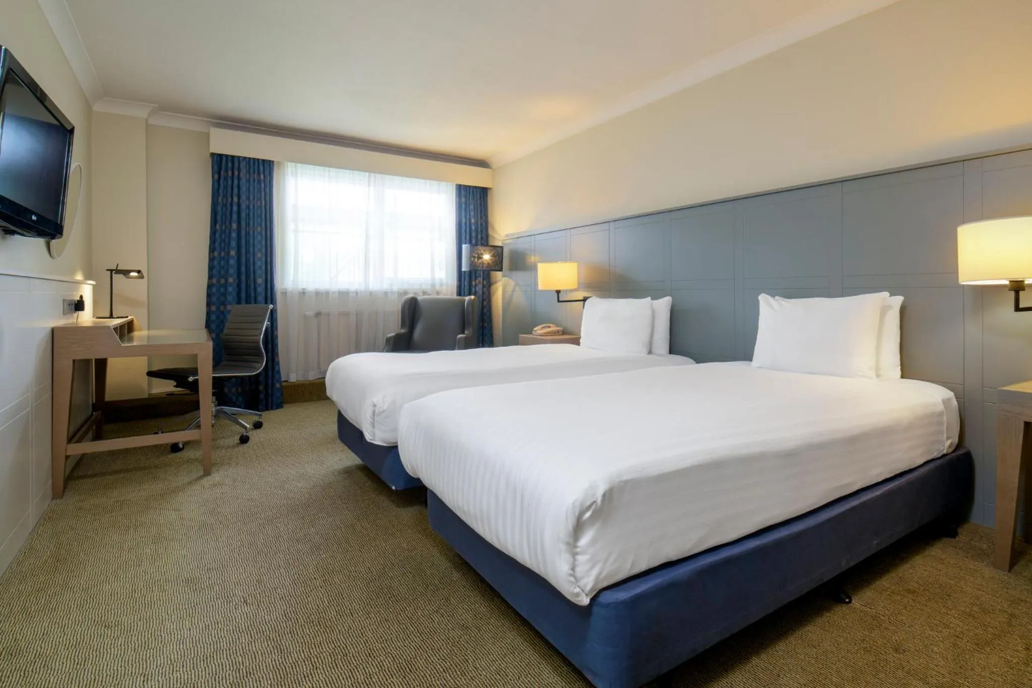 Photo of the whole room, Bed in Holiday Inn Cambridge by IHG