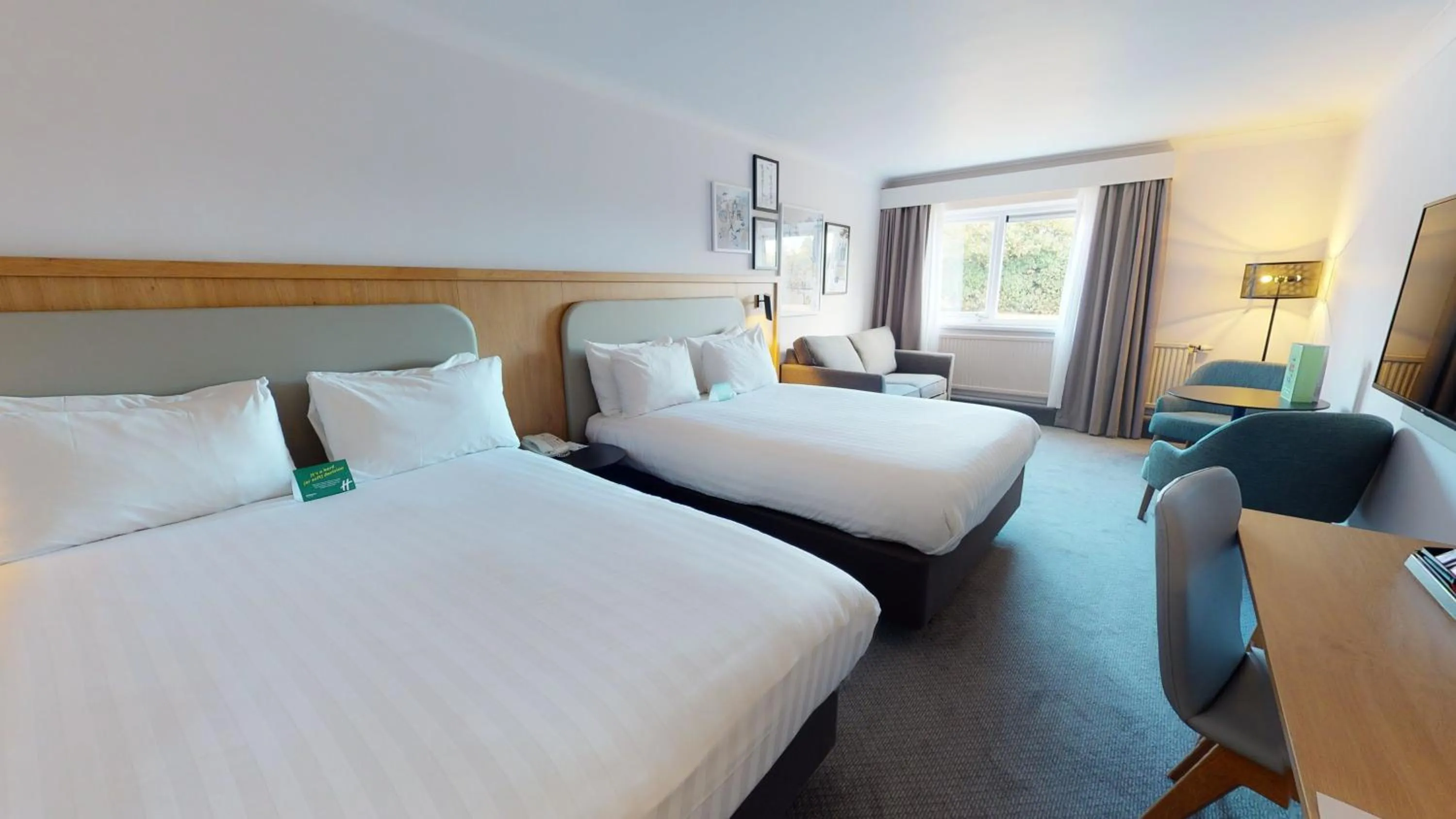 Photo of the whole room, Bed in Holiday Inn Cambridge by IHG