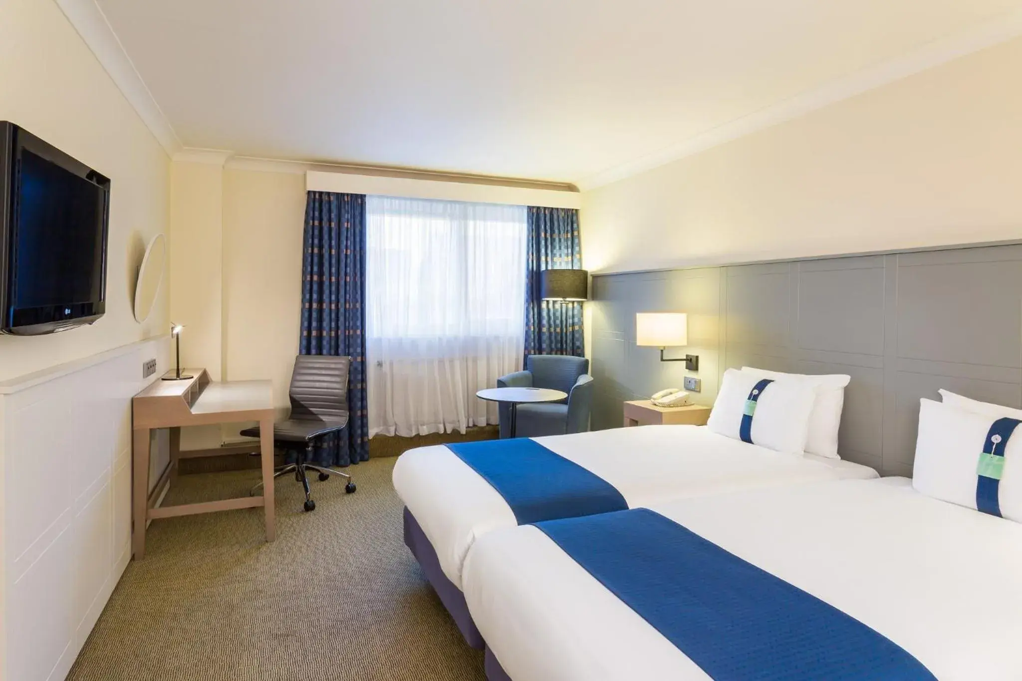 Standard Room with Two Single Beds in Holiday Inn Cambridge by IHG Standard Room with Two Single Beds in Holiday Inn Cambridge by IHG