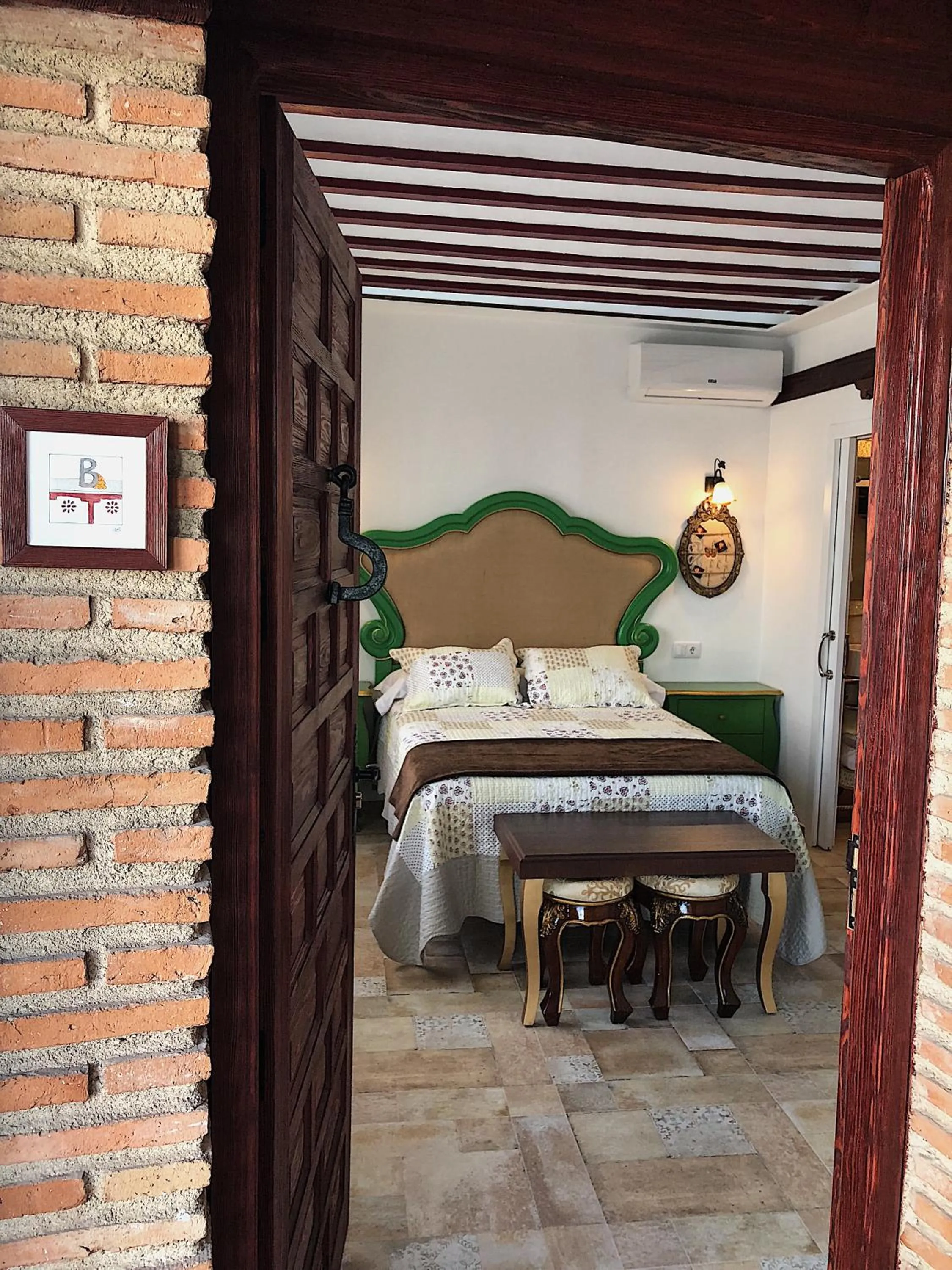 Facade/entrance, Bed in Retiro del Teatro Almagro