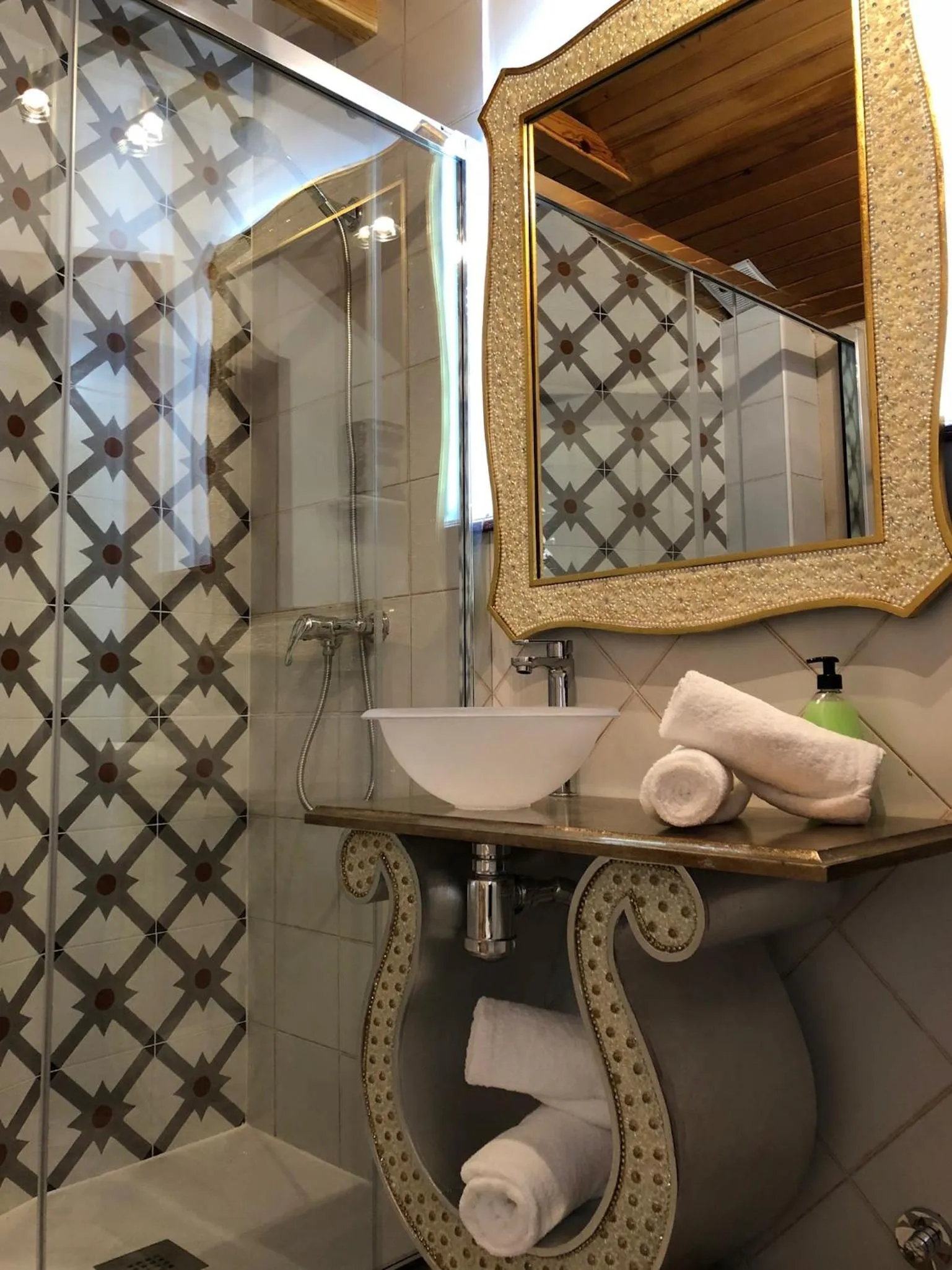 Shower in Retiro del Teatro Almagro