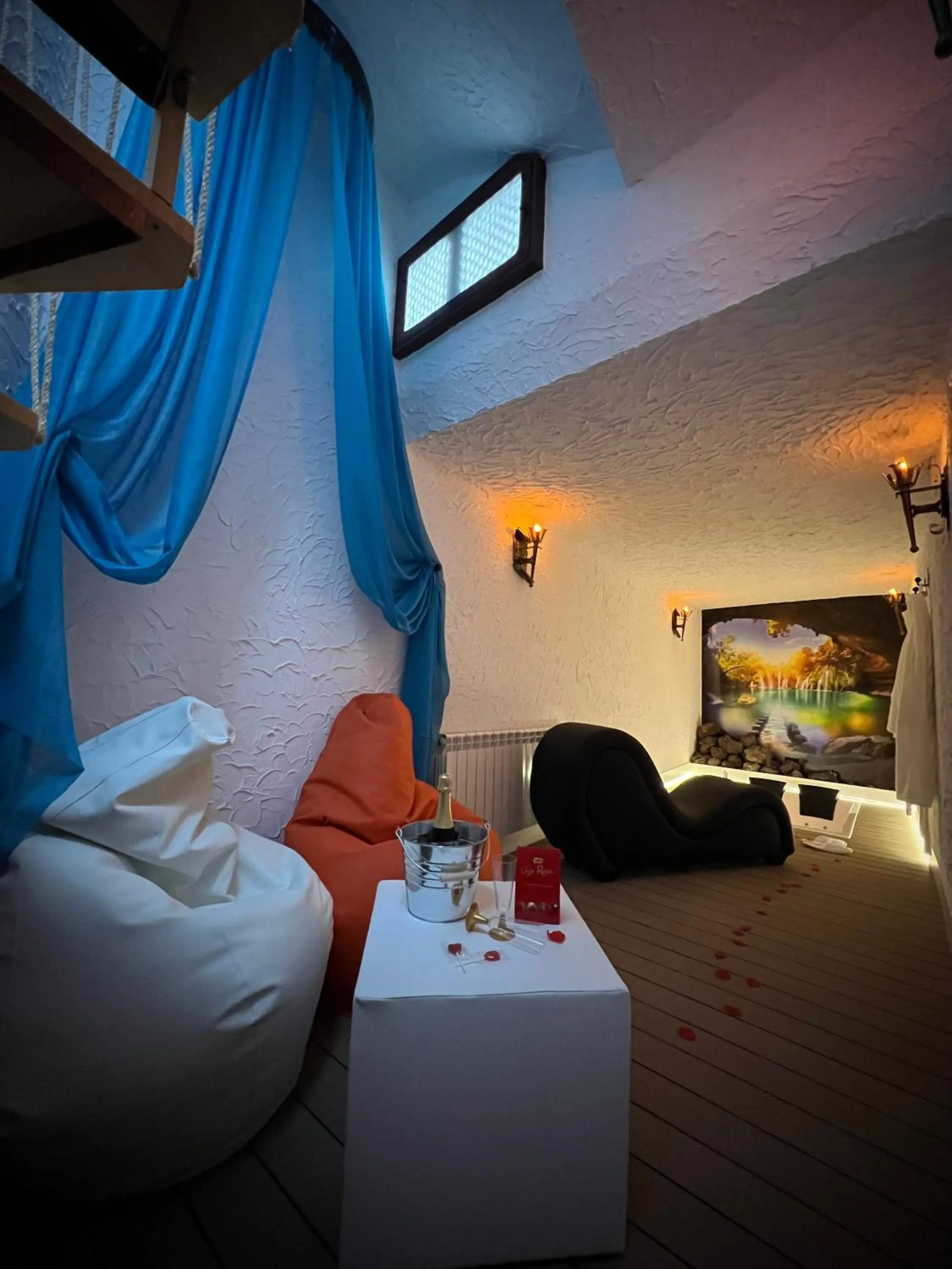 Hot Tub, Bed in Retiro del Teatro Almagro