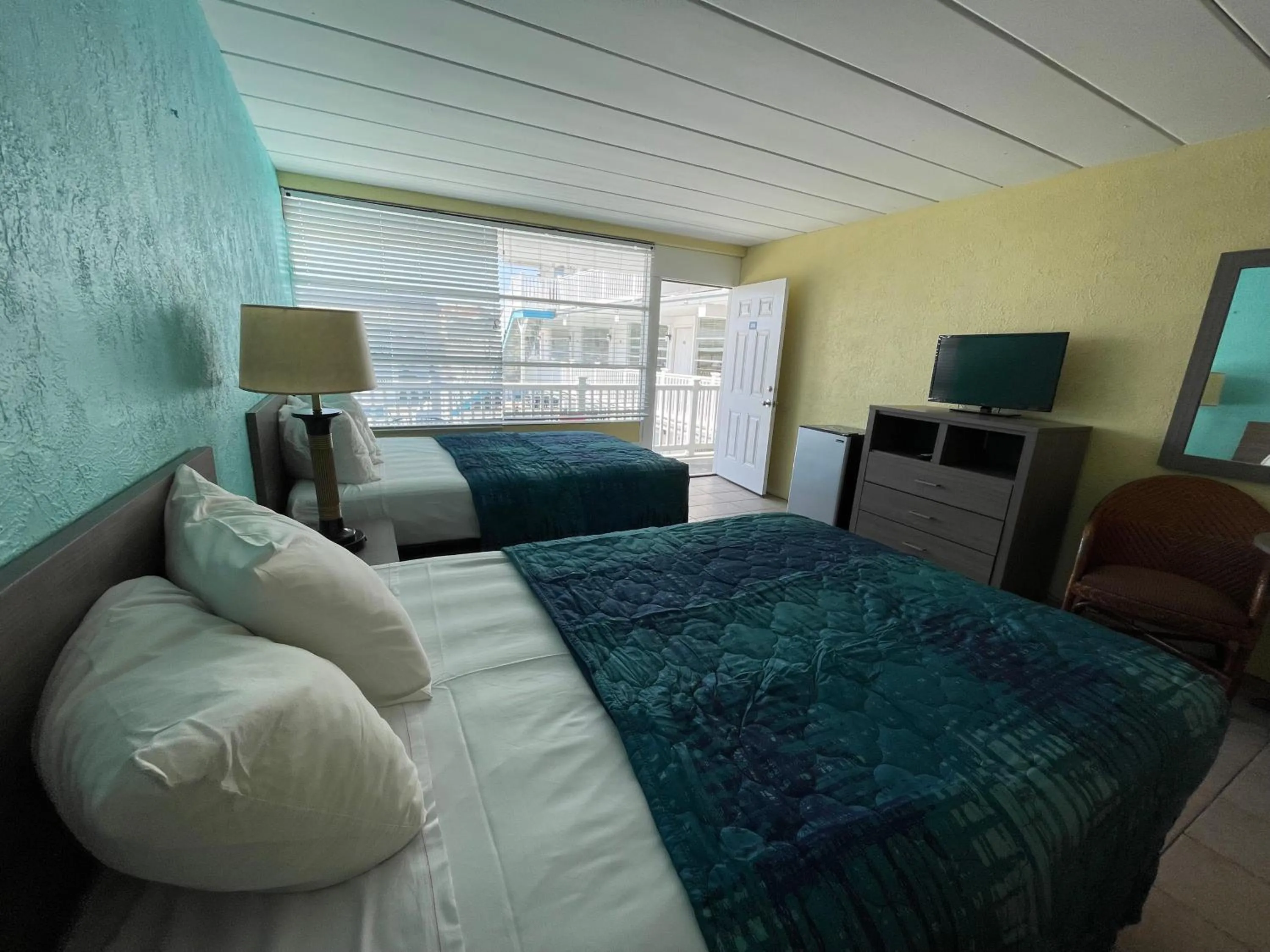 Bed in Bird of Paradise Motel