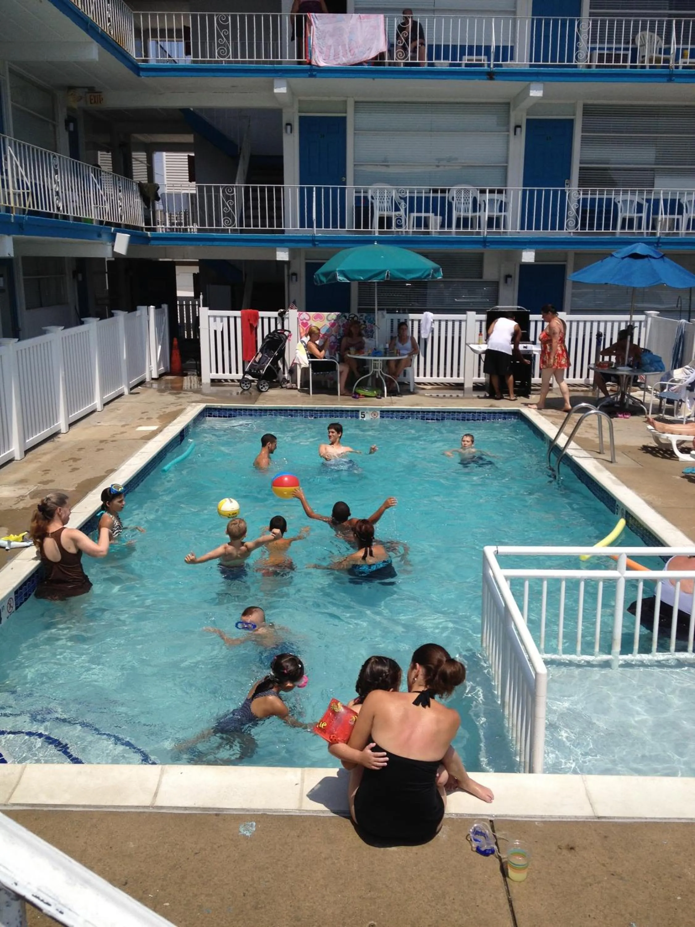 People in Bird of Paradise Motel