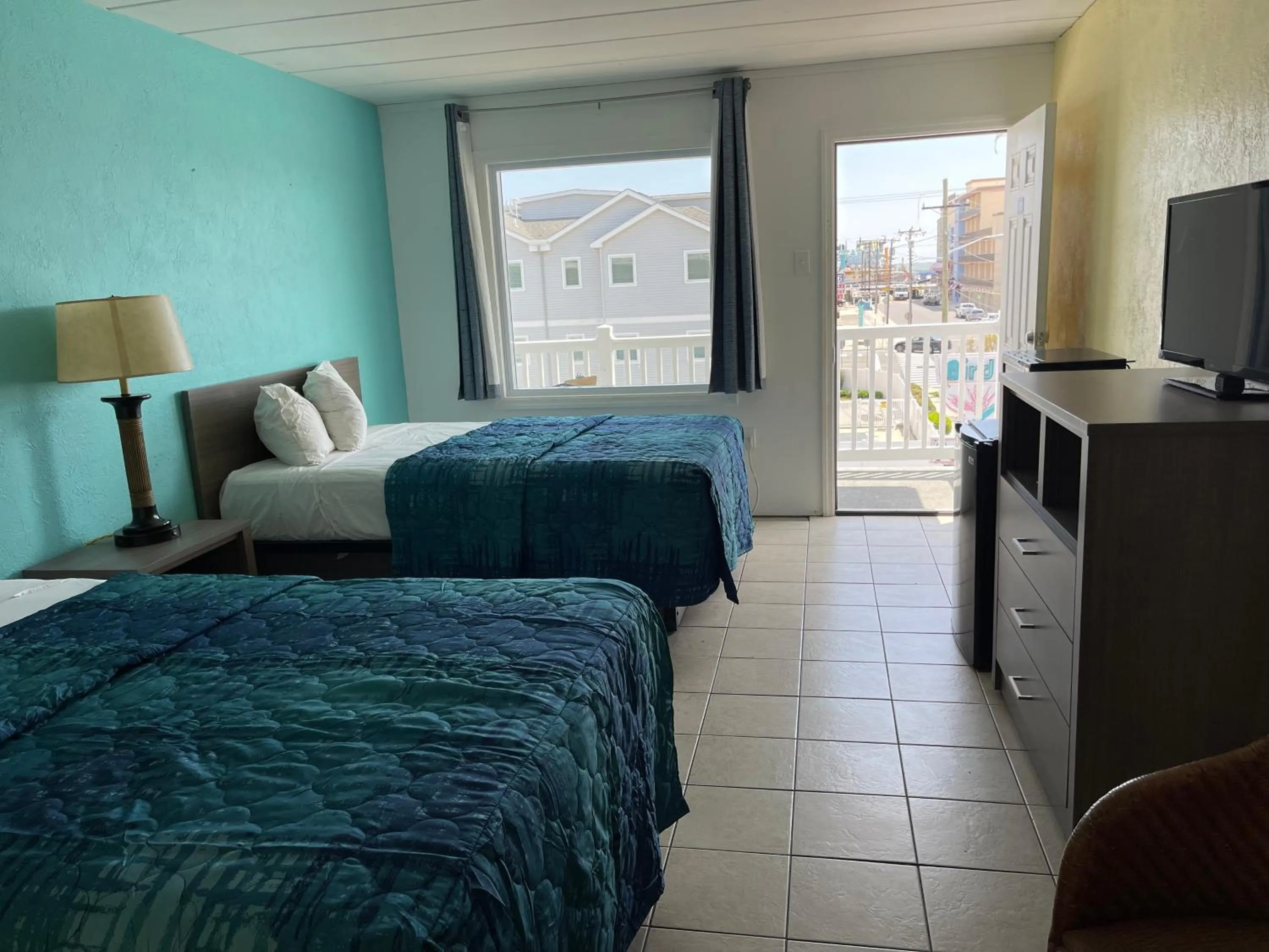 Bed in Bird of Paradise Motel