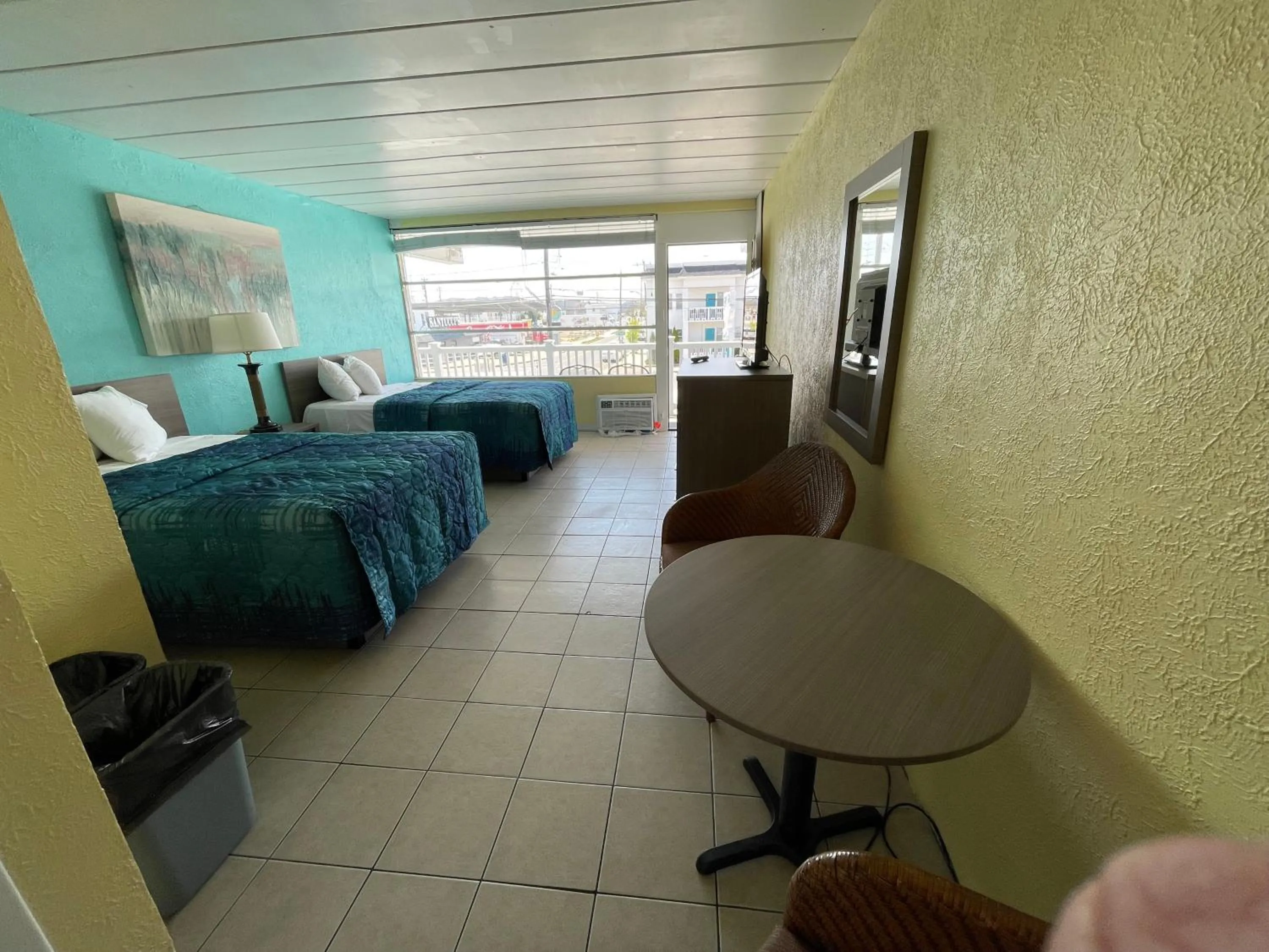 Bed in Bird of Paradise Motel