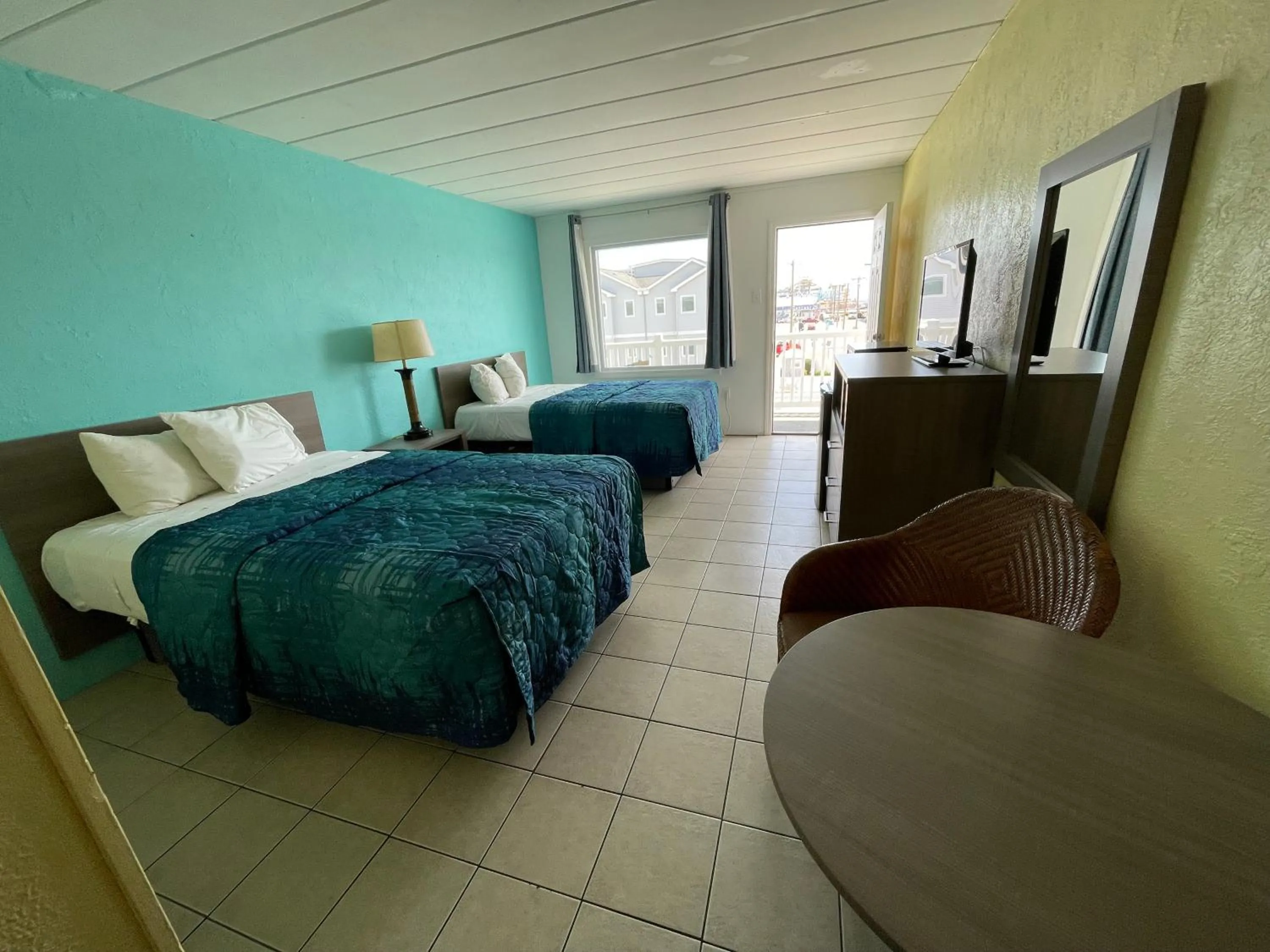 Bed in Bird of Paradise Motel