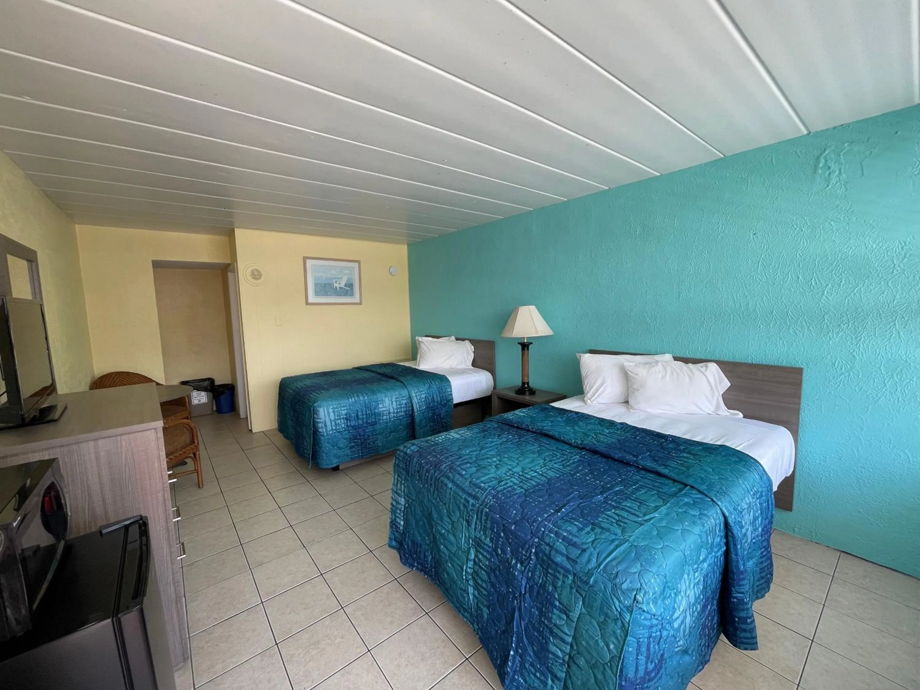 Bed in Bird of Paradise Motel