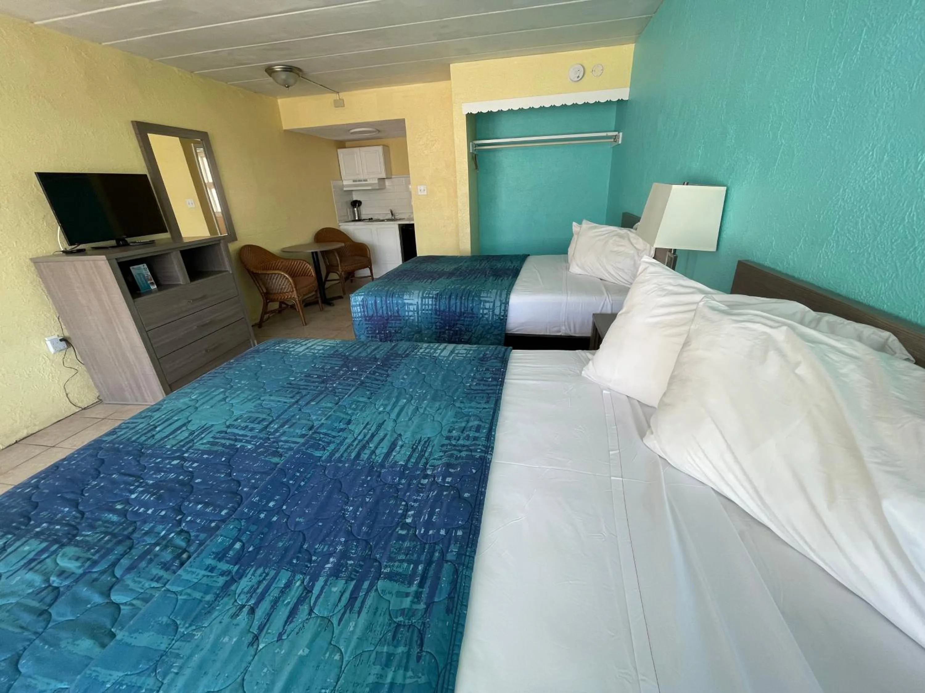 Bed in Bird of Paradise Motel