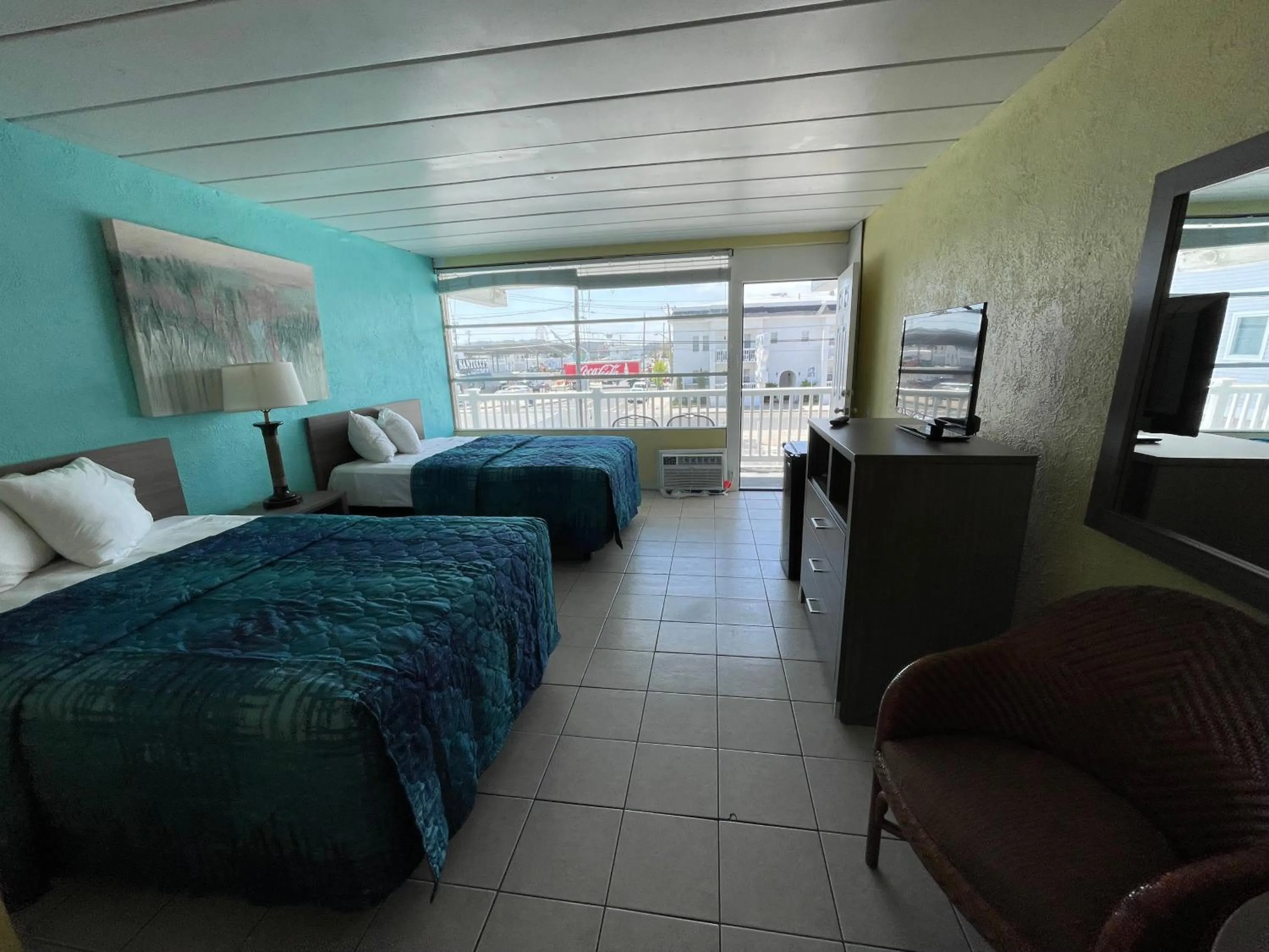 Bed in Bird of Paradise Motel