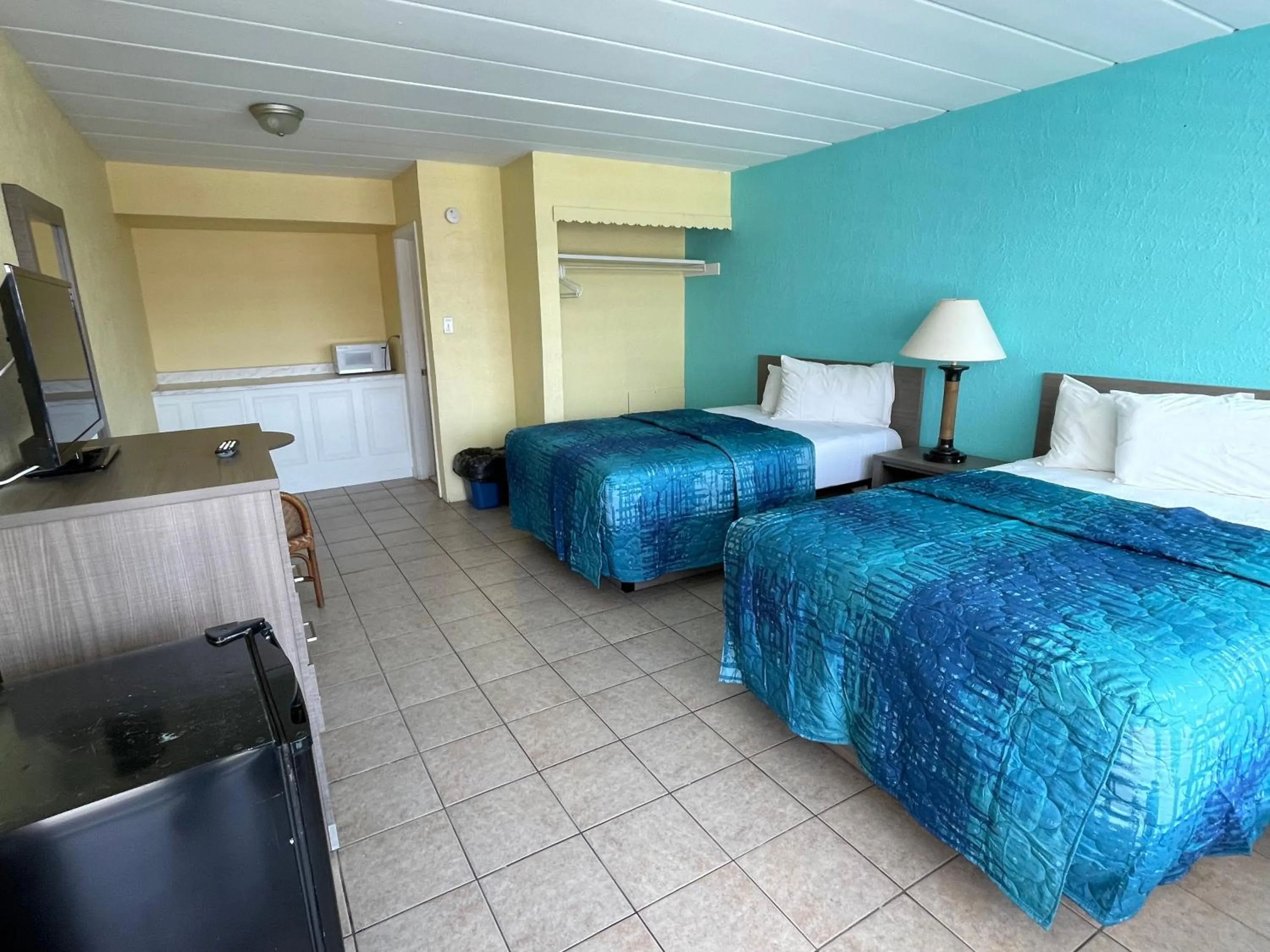 Bed in Bird of Paradise Motel