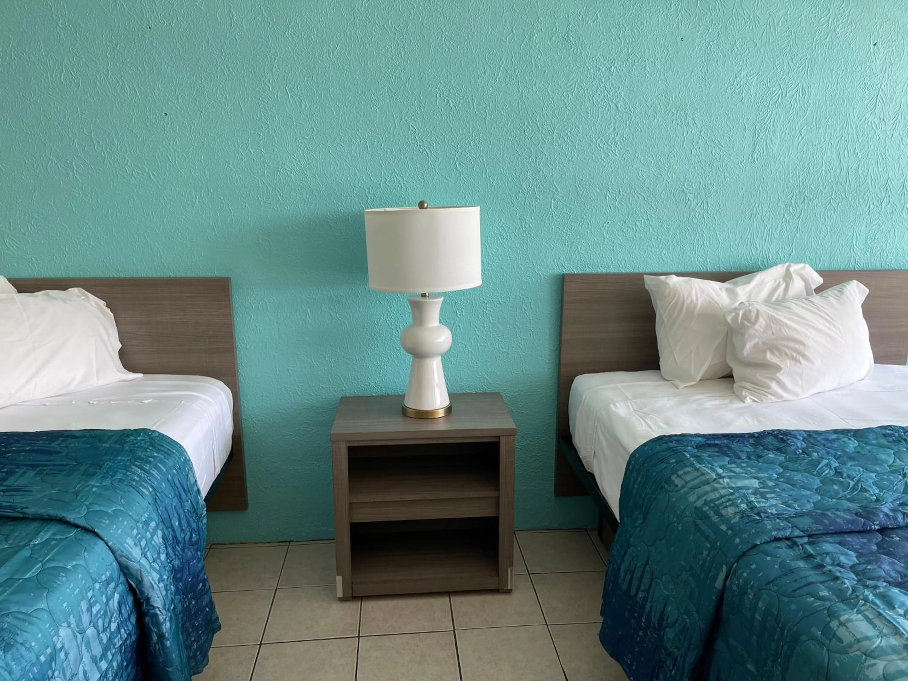 Bed in Bird of Paradise Motel