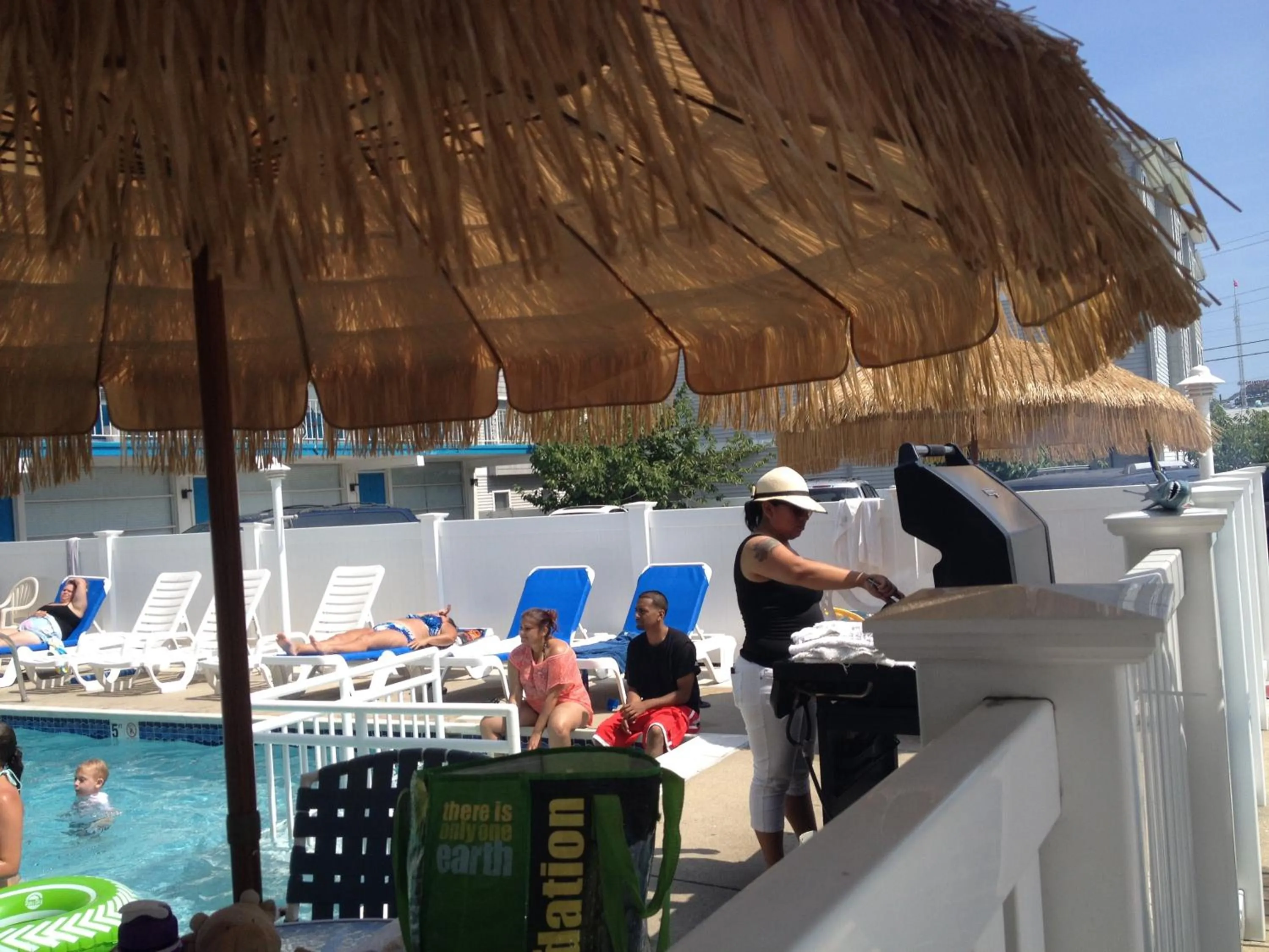 BBQ facilities in Bird of Paradise Motel