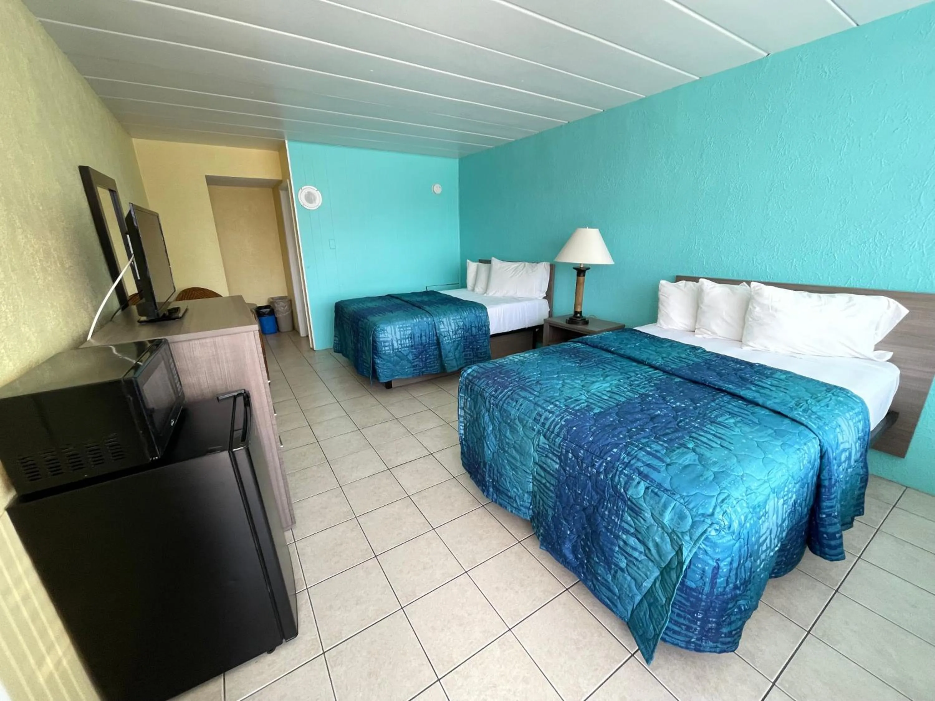 Bed in Bird of Paradise Motel