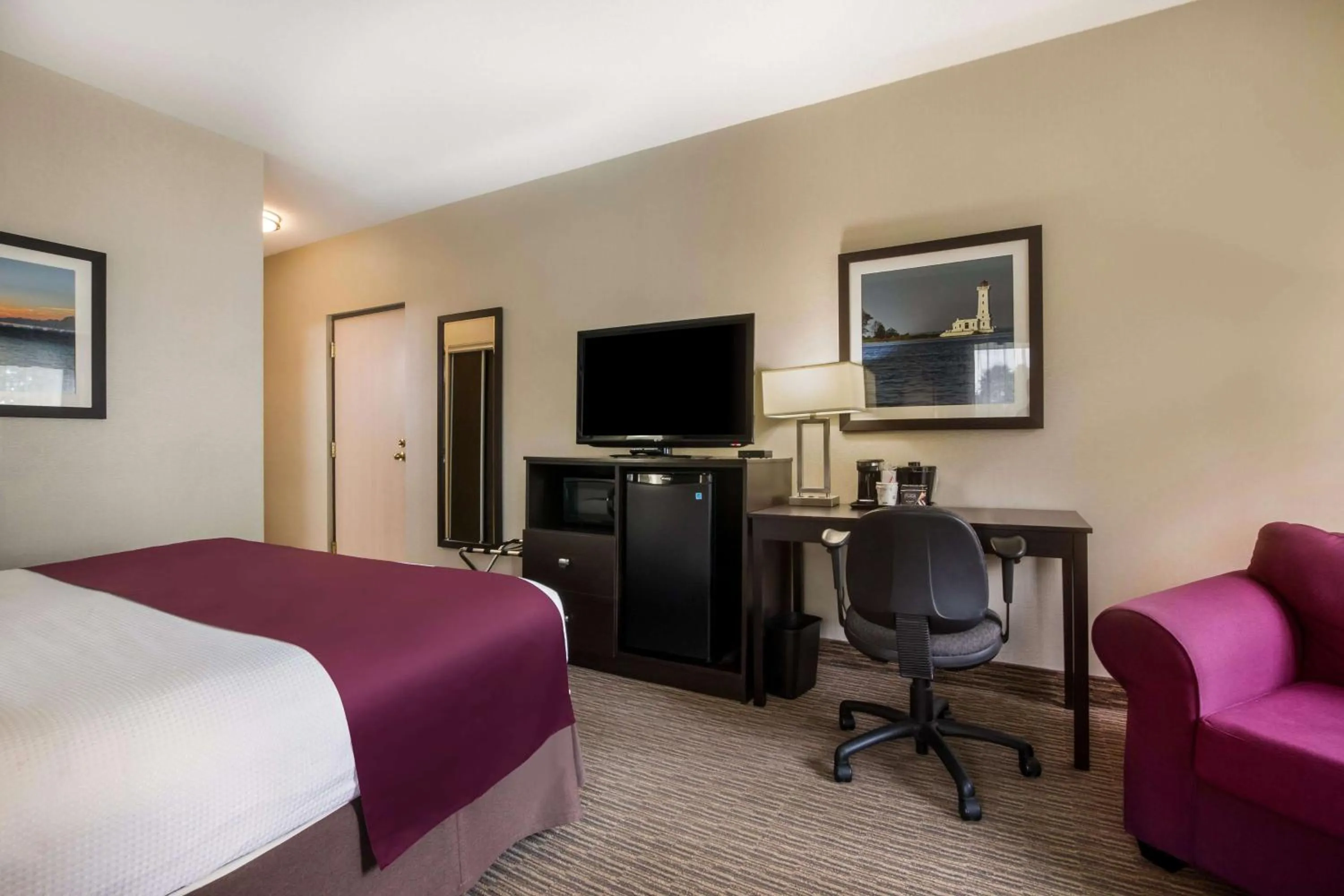 Bedroom, Bed in Best Western Little River Inn