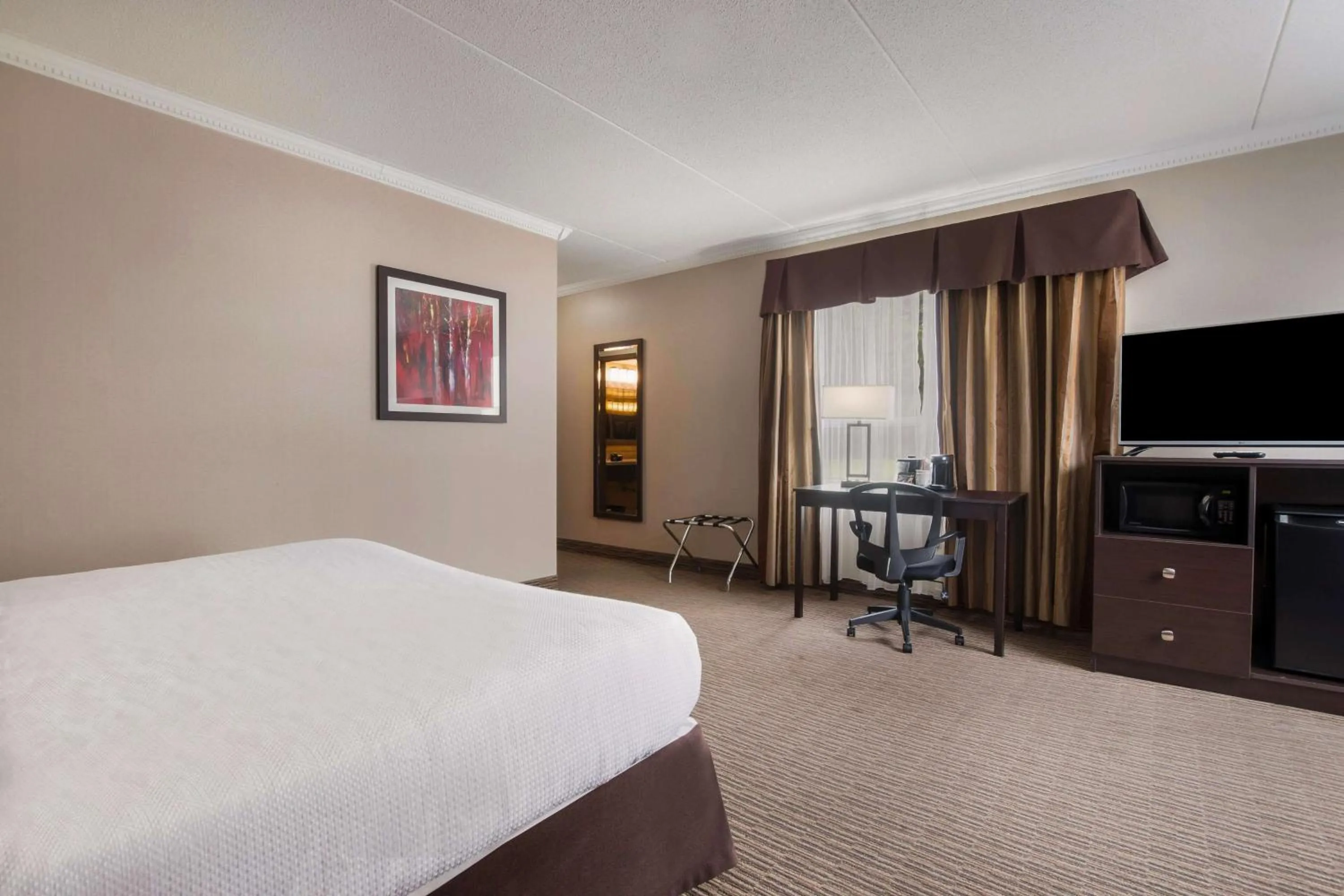 Bedroom, Bed in Best Western Little River Inn