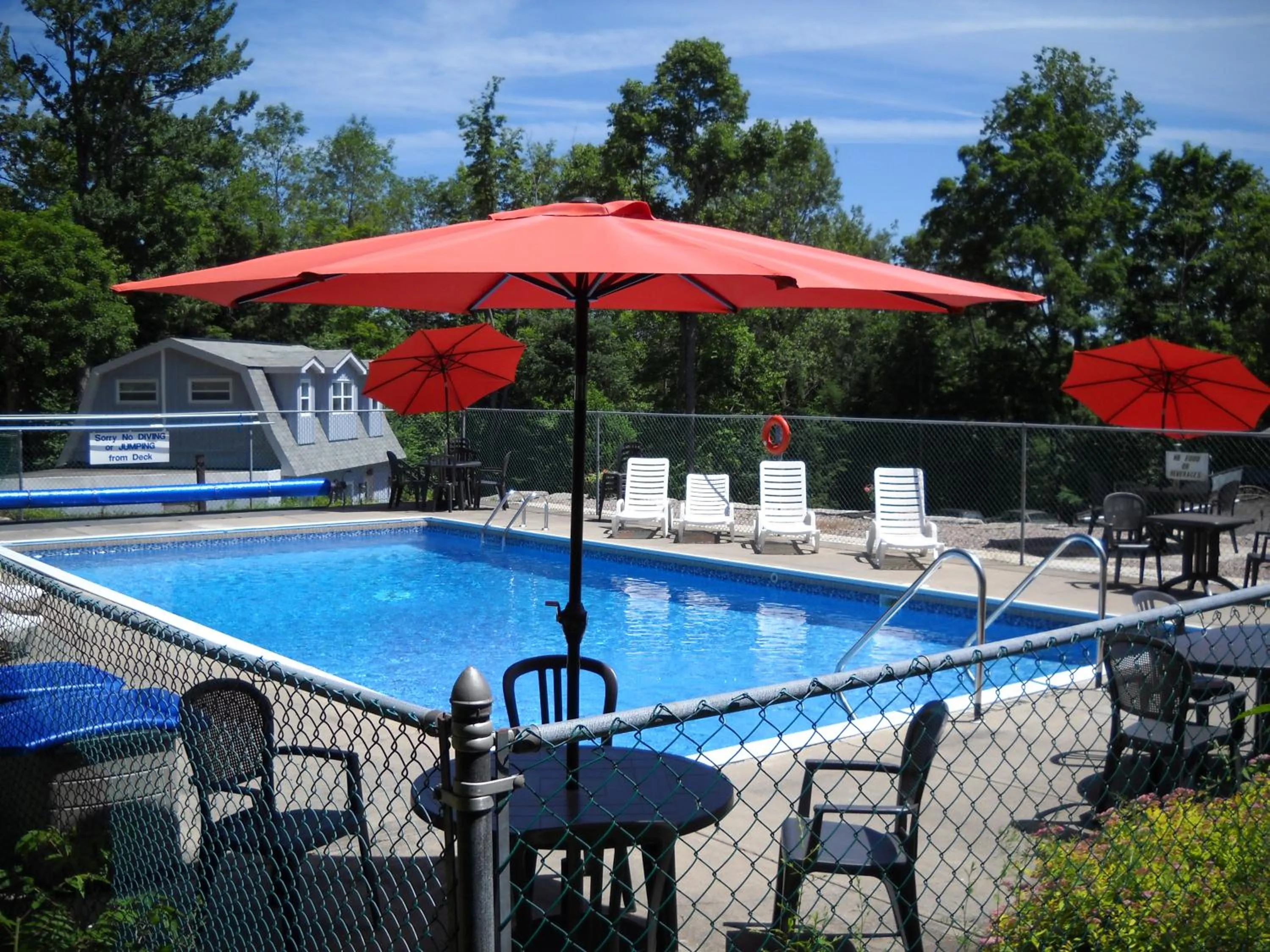 Pool view in Lakeview Motel