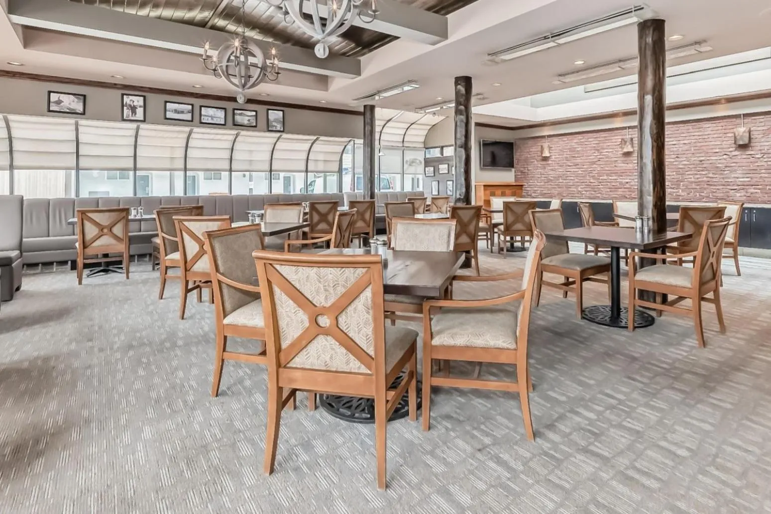 Restaurant/places to eat in Jasper Inn & Suites by INNhotels