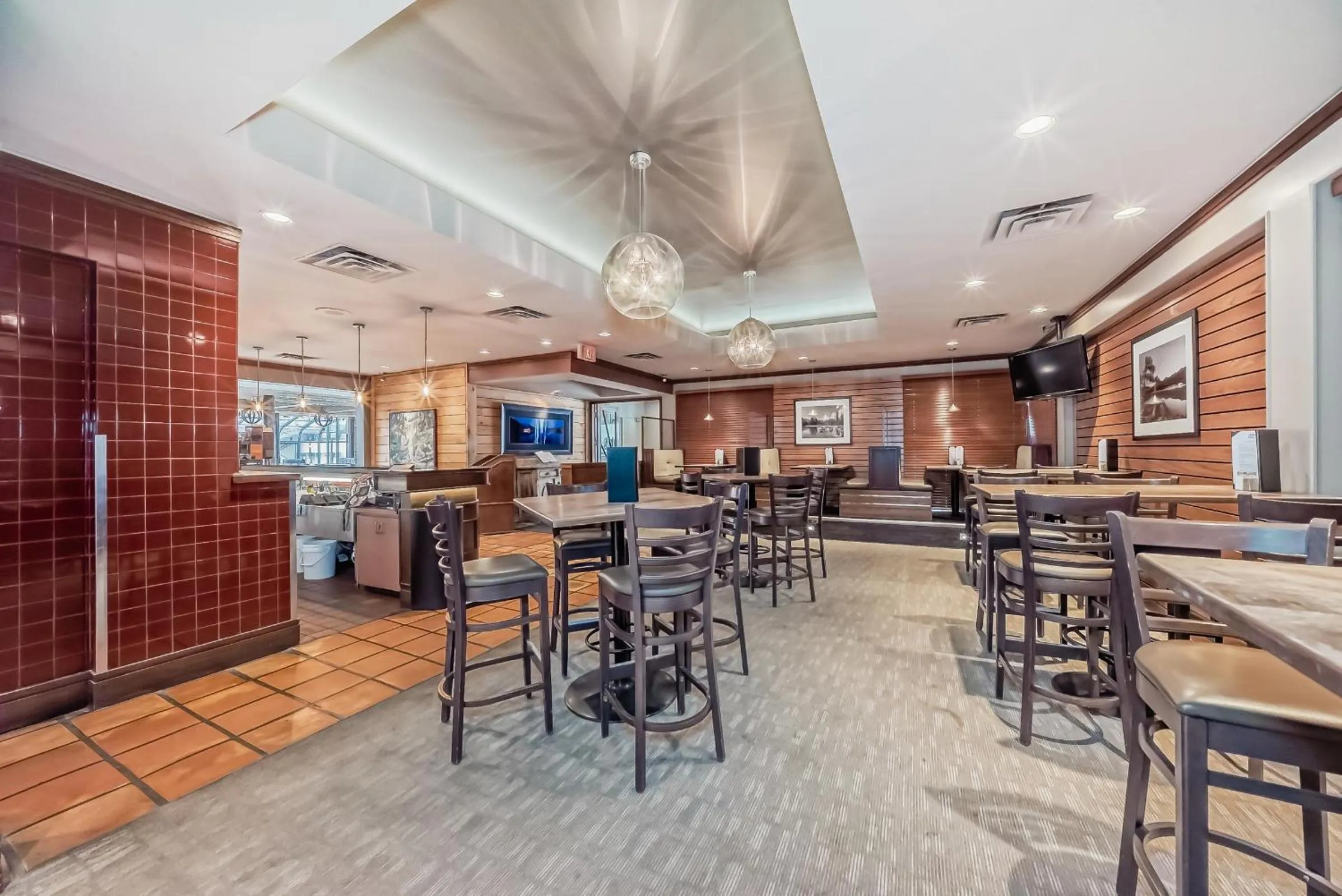 Lounge or bar in Jasper Inn & Suites by INNhotels