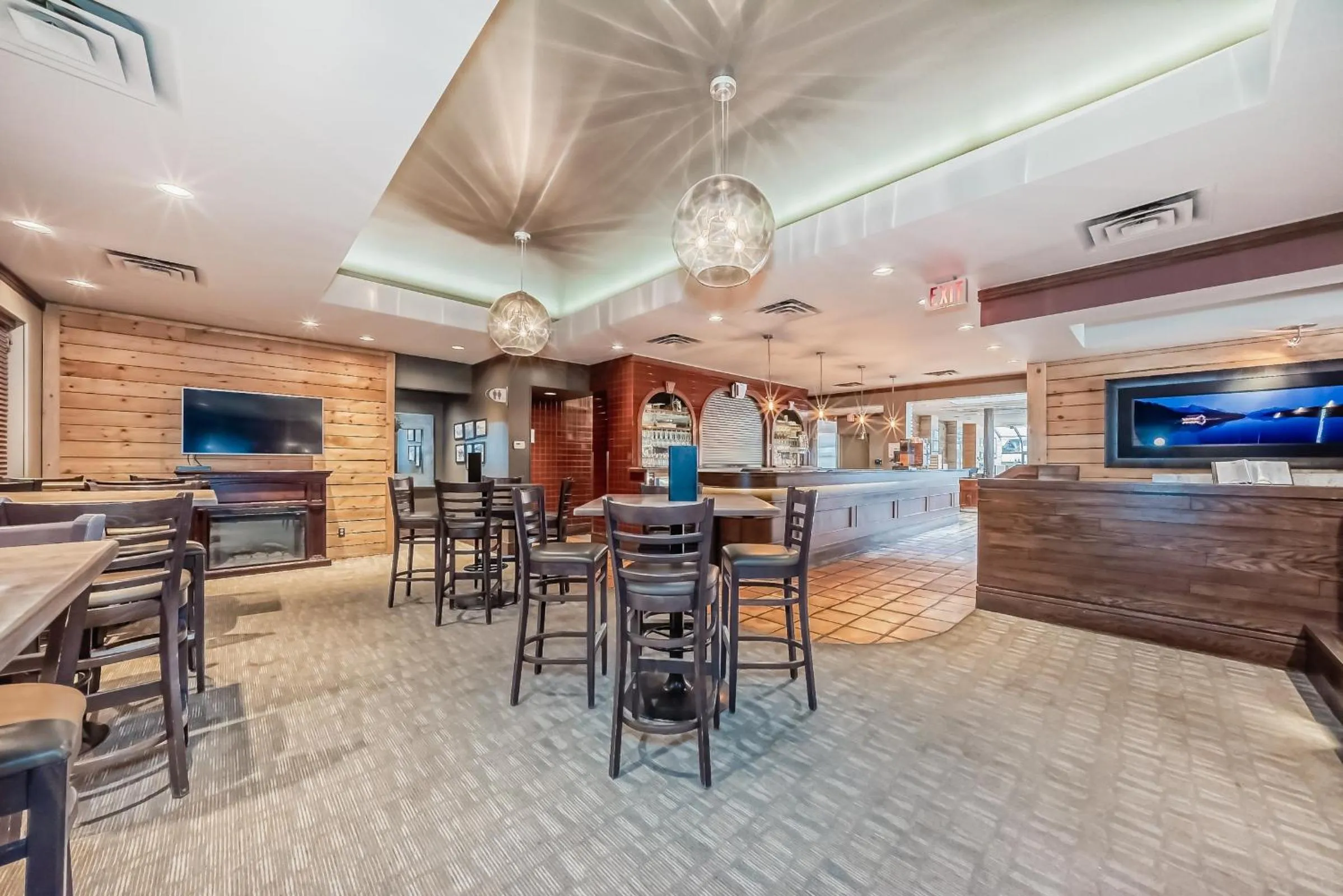 Lounge or bar in Jasper Inn & Suites by INNhotels