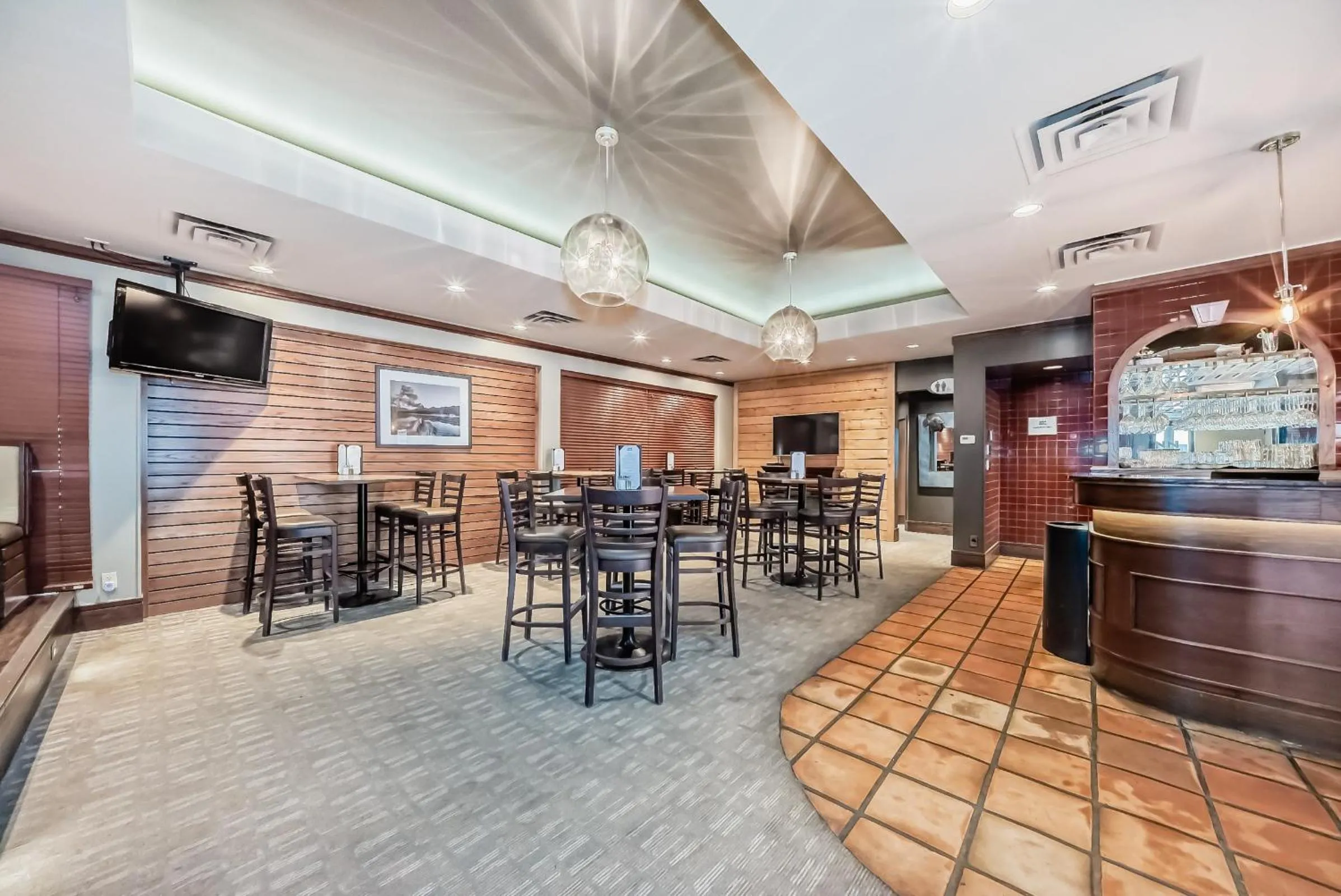 Lounge or bar in Jasper Inn & Suites by INNhotels