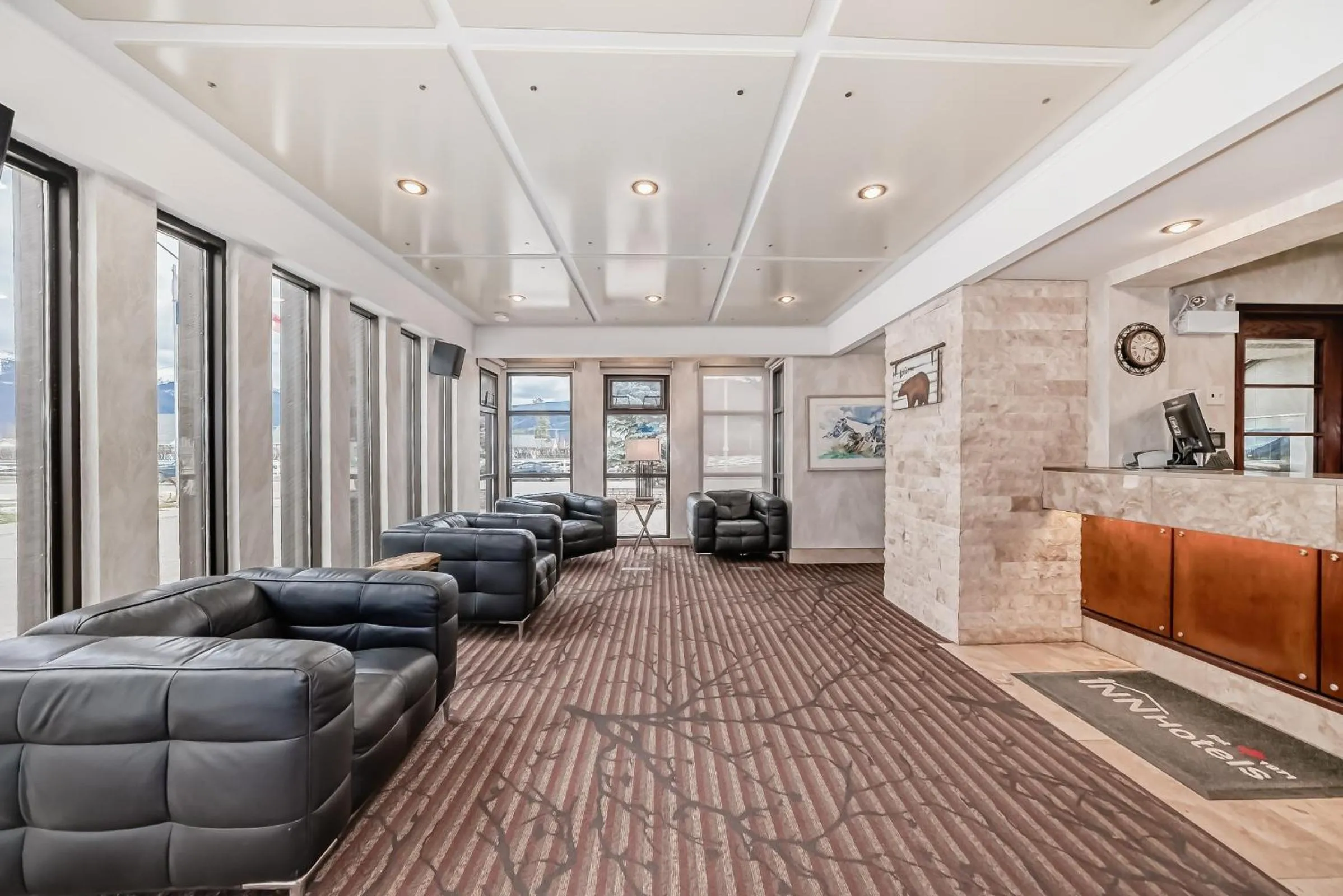 Lobby or reception in Jasper Inn & Suites by INNhotels