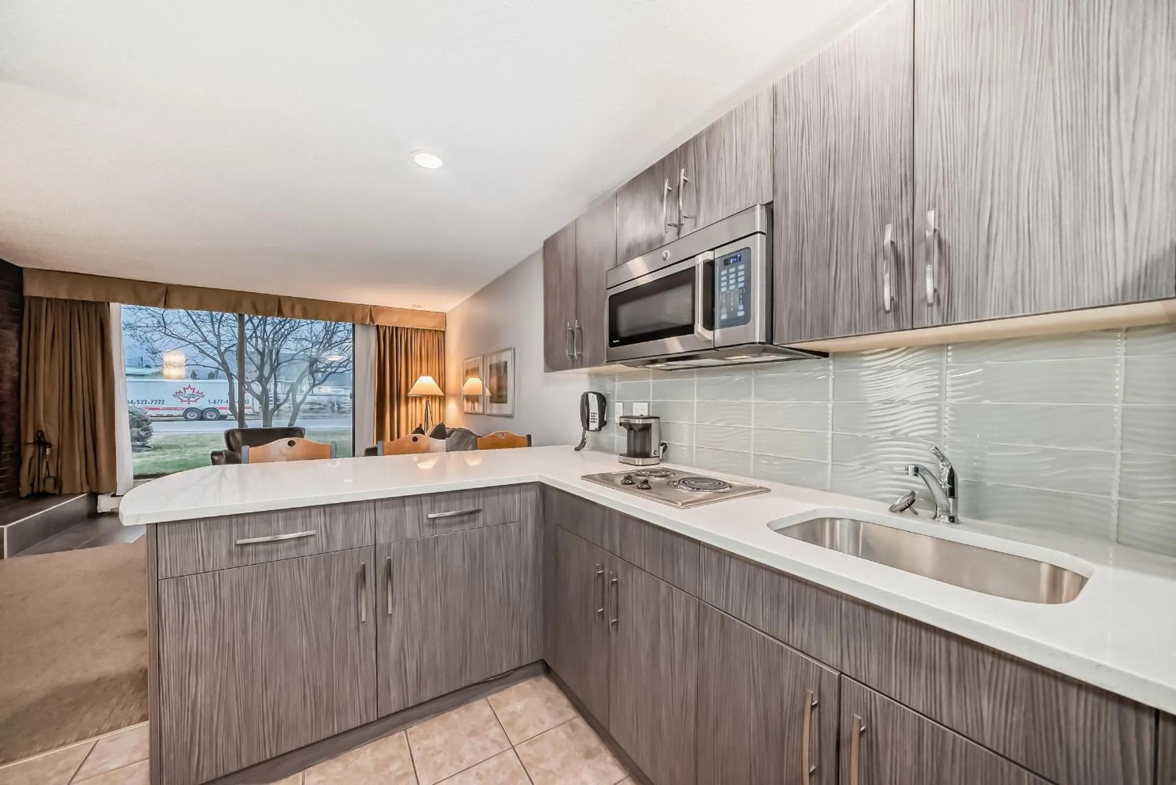 kitchen in Jasper Inn & Suites by INNhotels