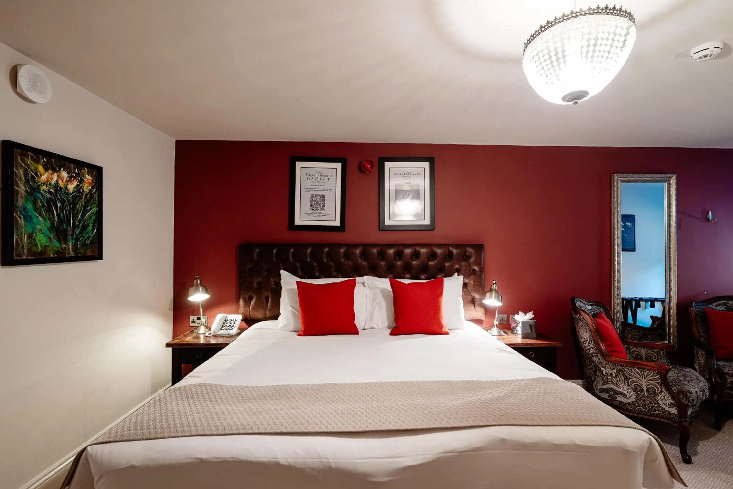 Bed in The White Swan Hotel