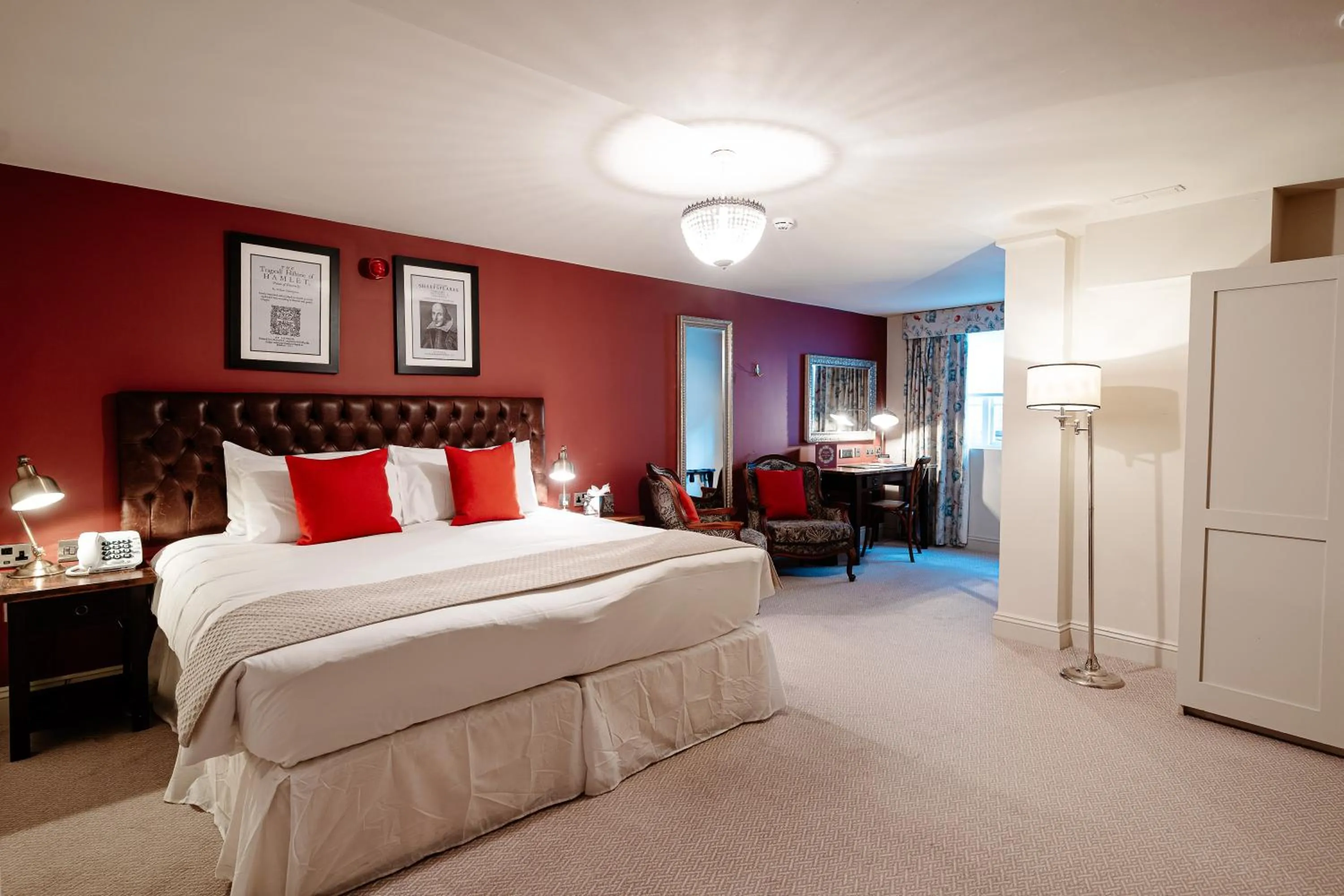 Bed in The White Swan Hotel